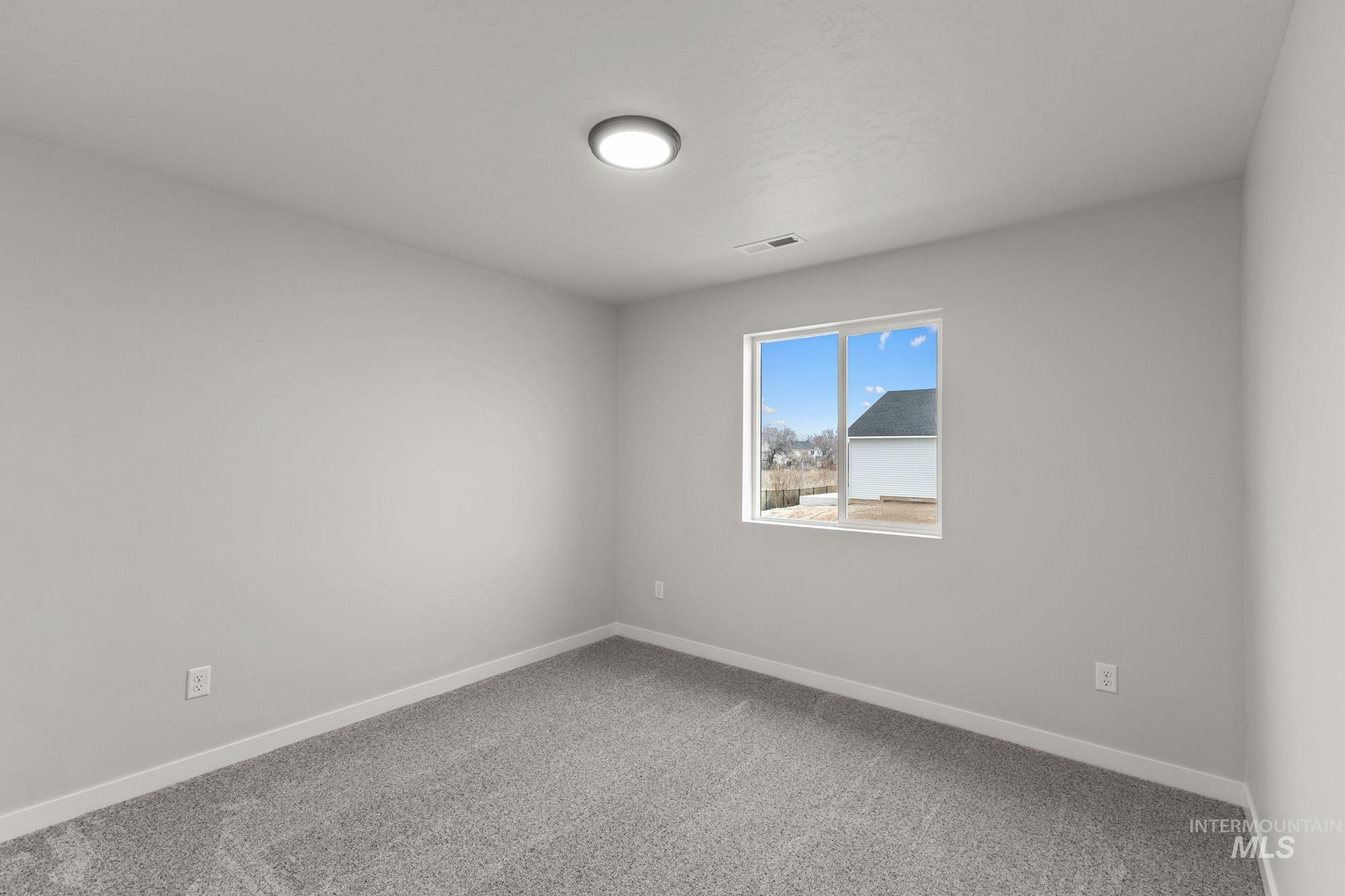 13307 Bank St Property Photo 12