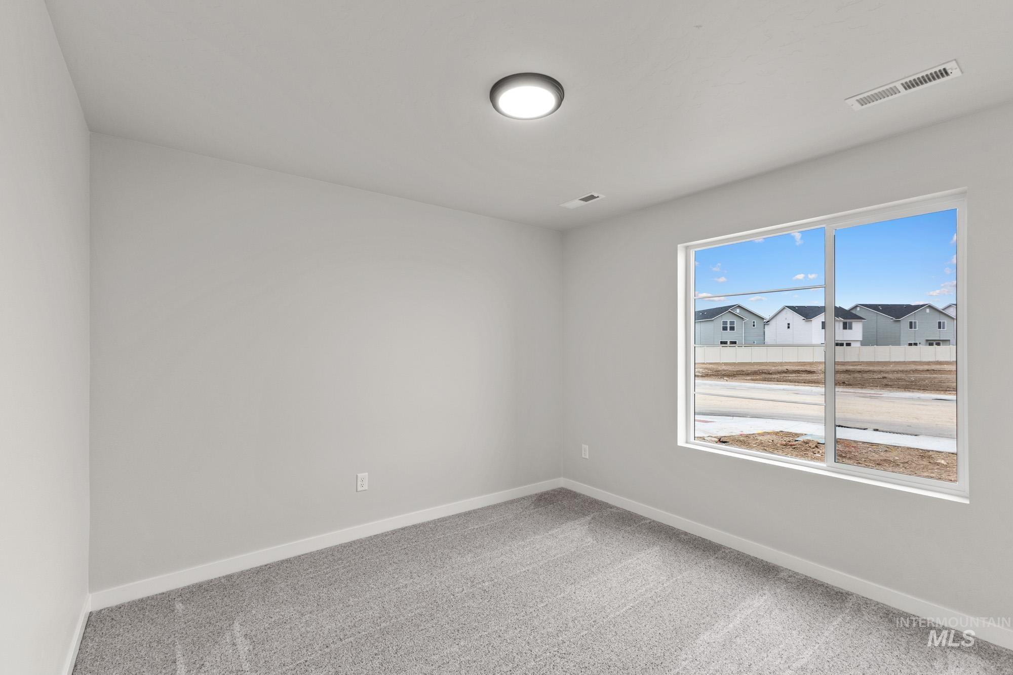 13307 Bank St Property Photo 14