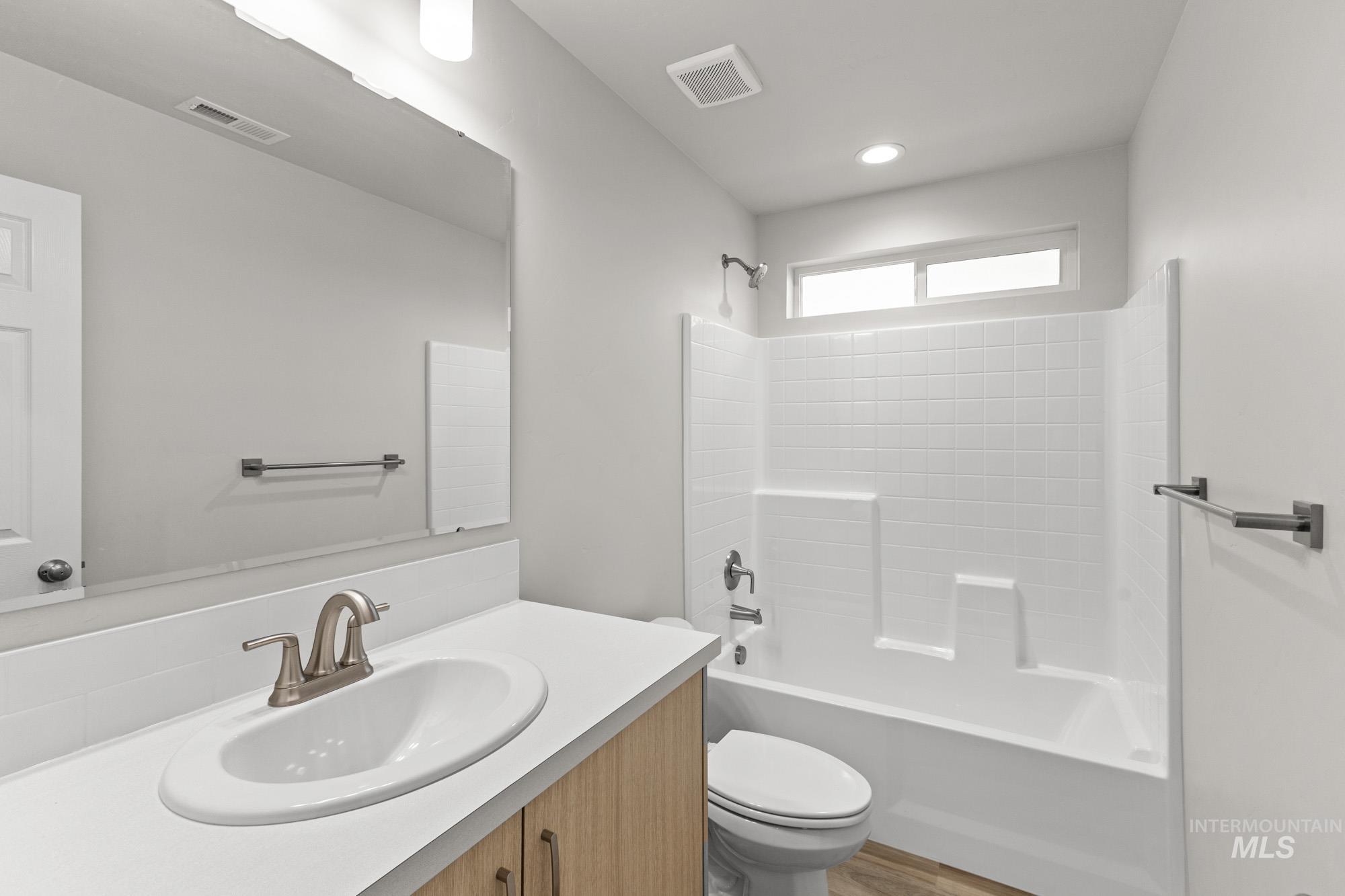 13307 Bank St Property Photo 16