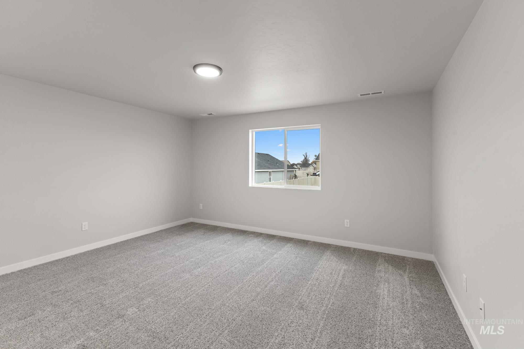 13307 Bank St Property Photo 17