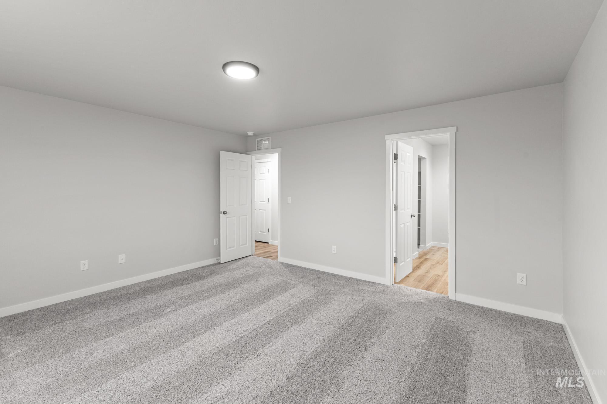 13307 Bank St Property Photo 18