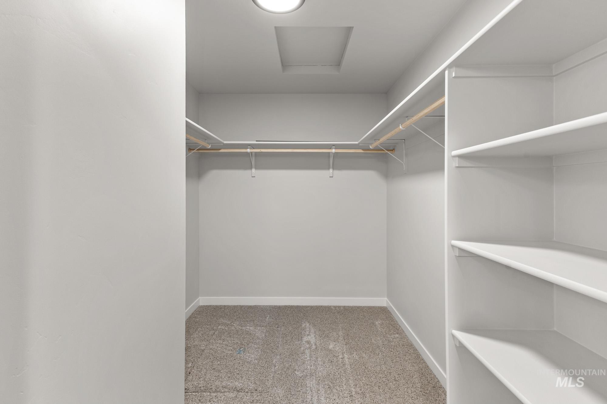 13307 Bank St Property Photo 20