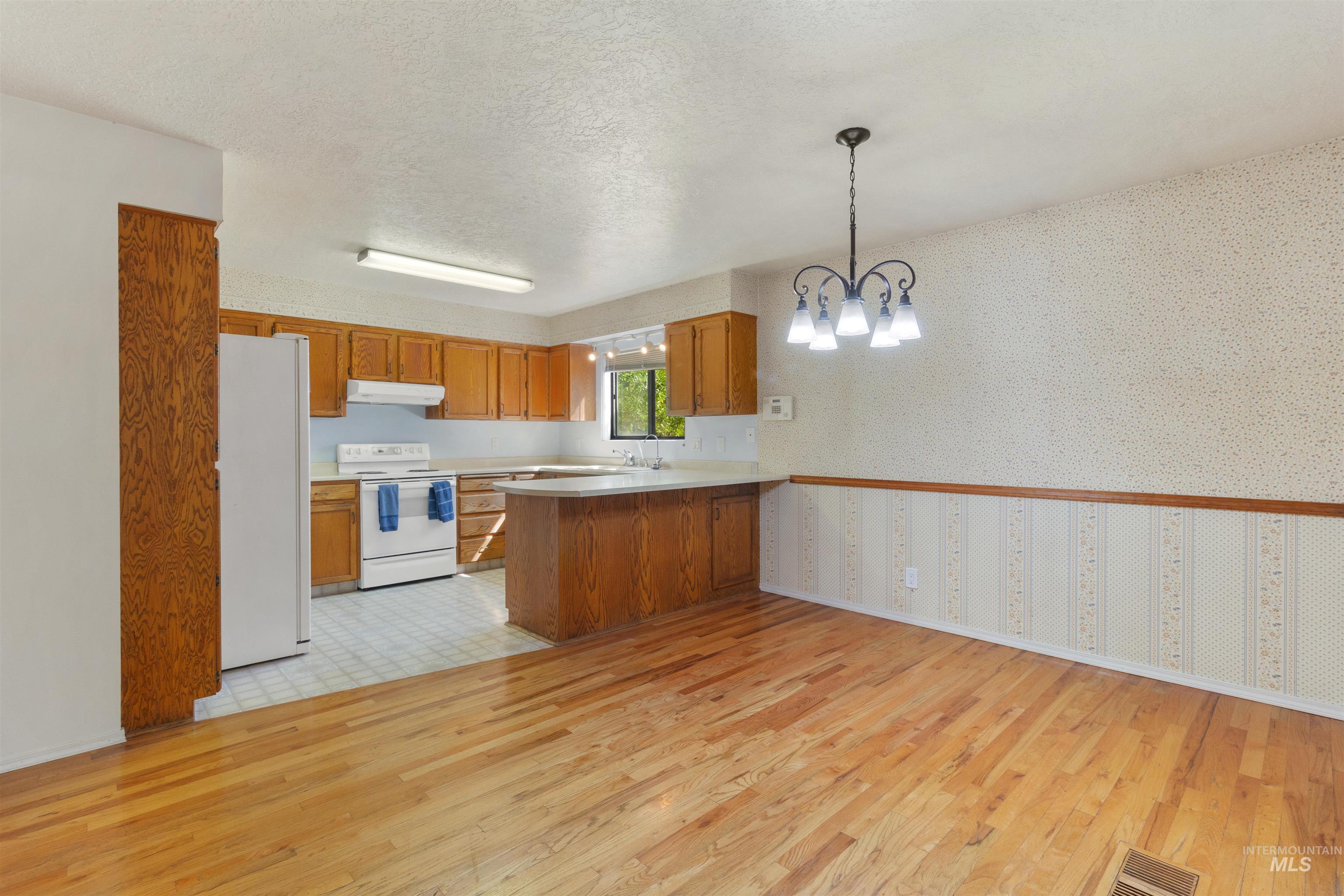 708 Carriage Lane Property Photo 5
