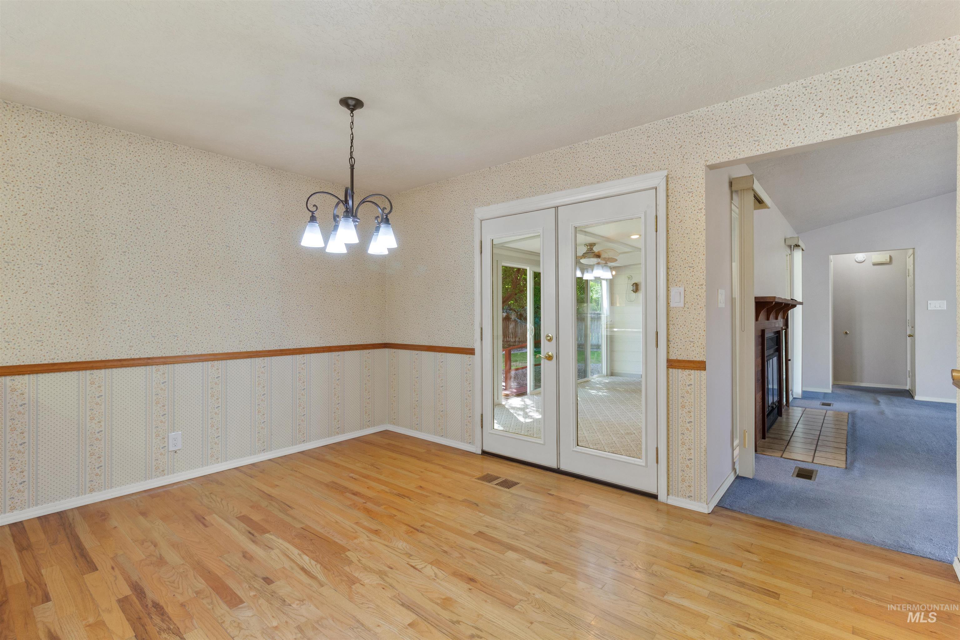 708 Carriage Lane Property Photo 7