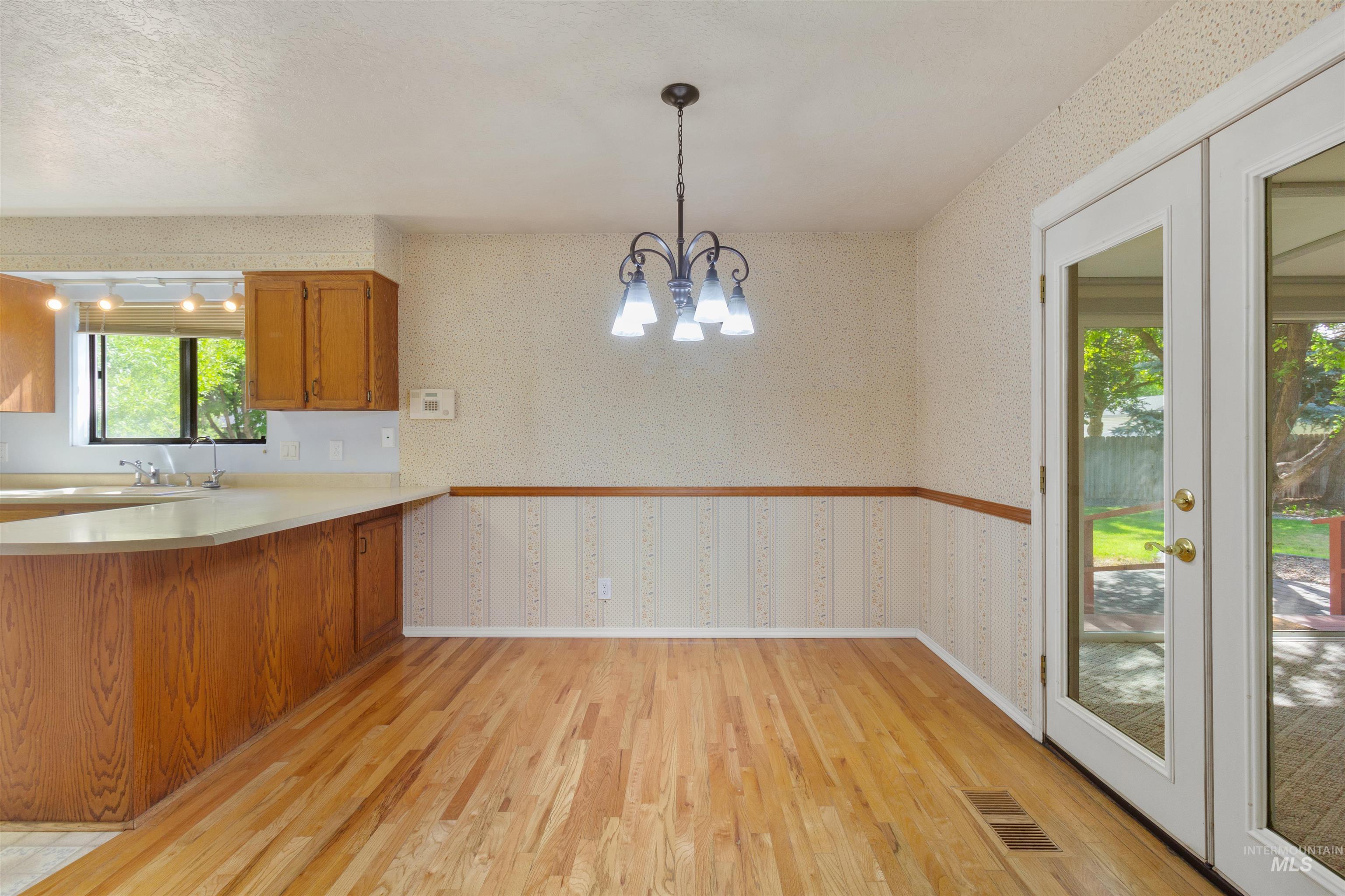 708 Carriage Lane Property Photo 8