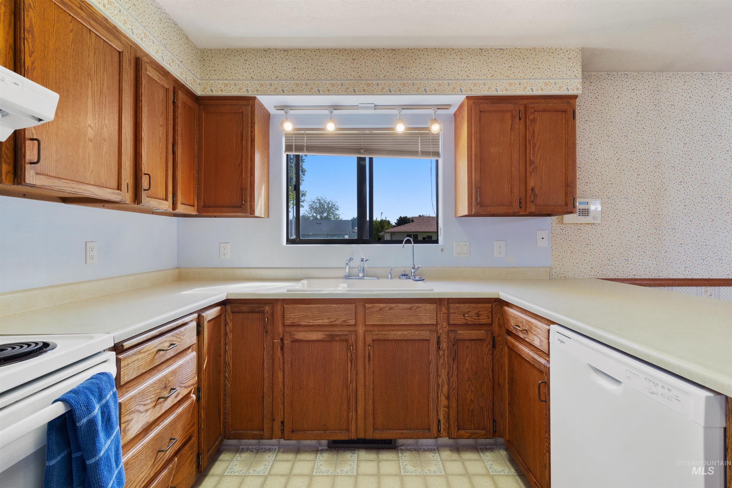 708 Carriage Lane Property Photo 12