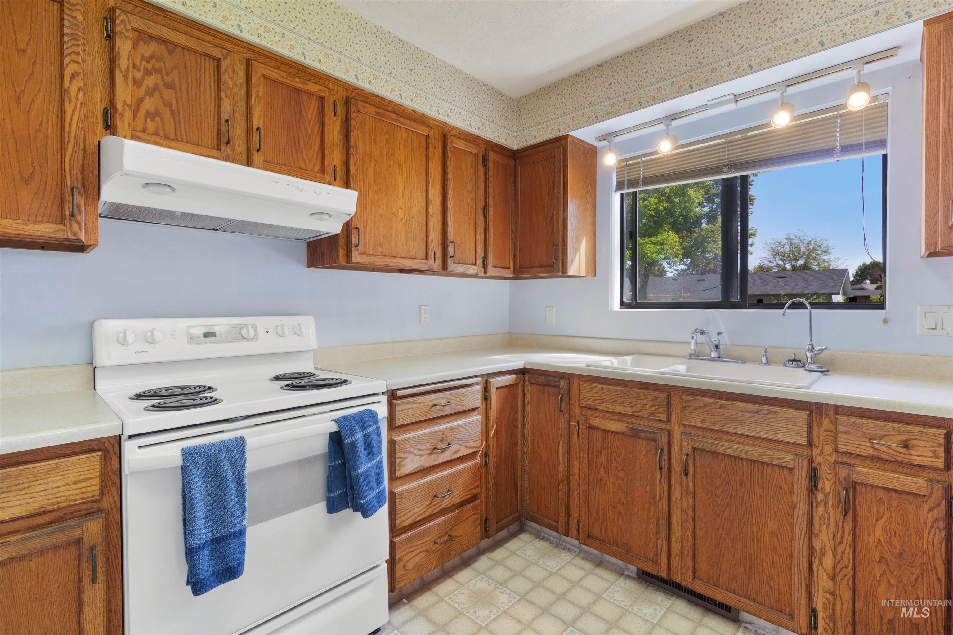 708 Carriage Lane Property Photo 13