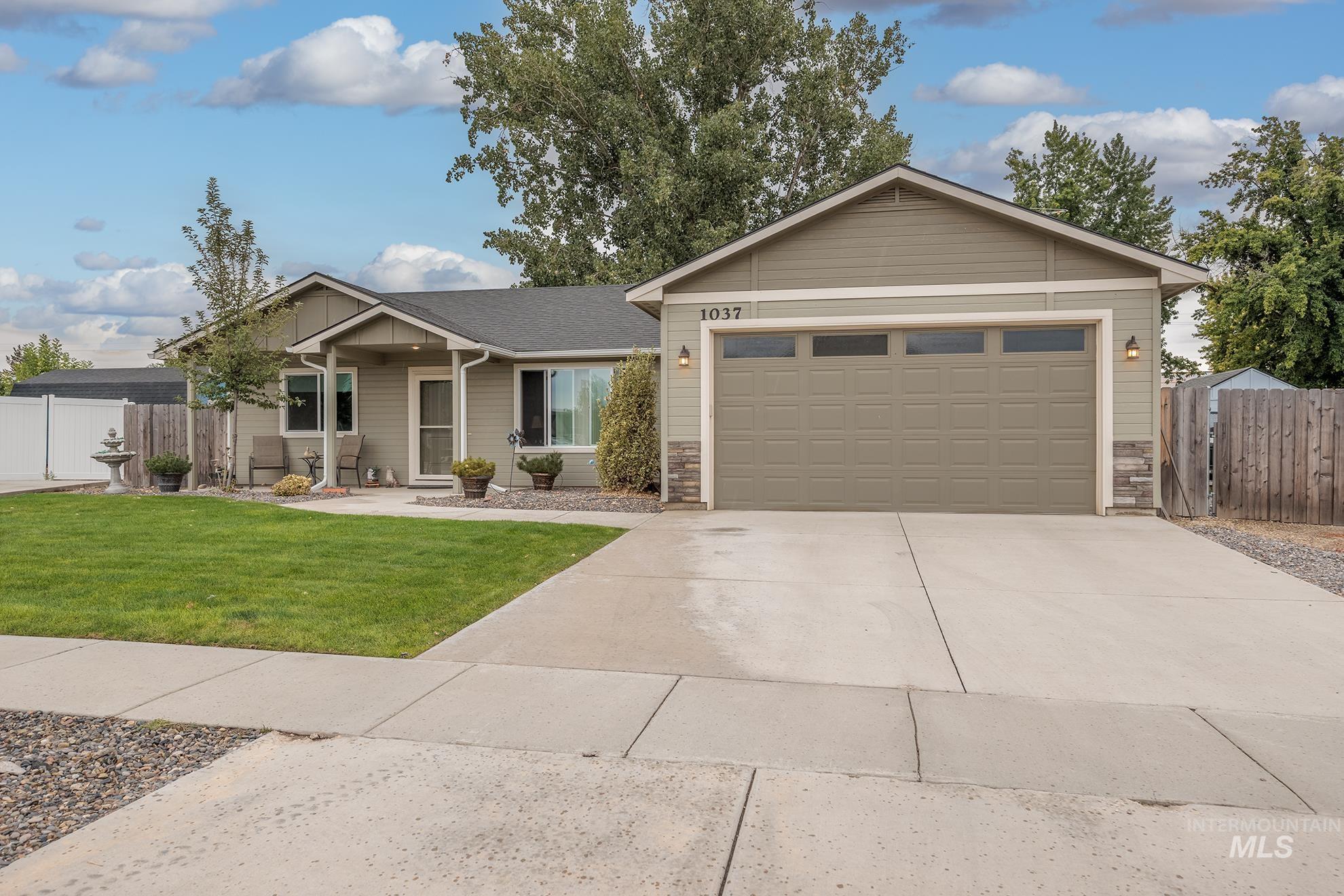 1037 W Butterfield Property Photo 4
