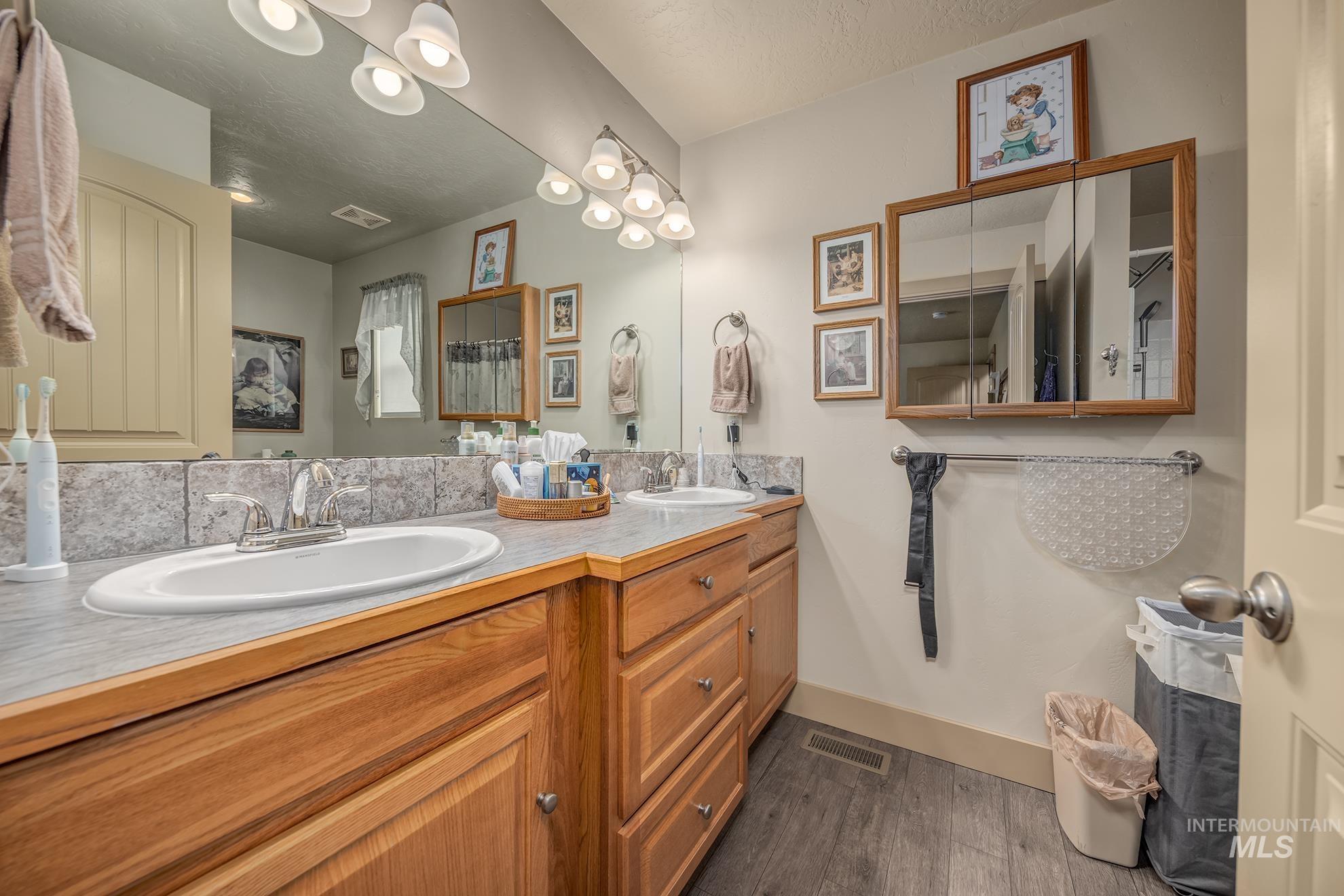 1037 W Butterfield Property Photo 17