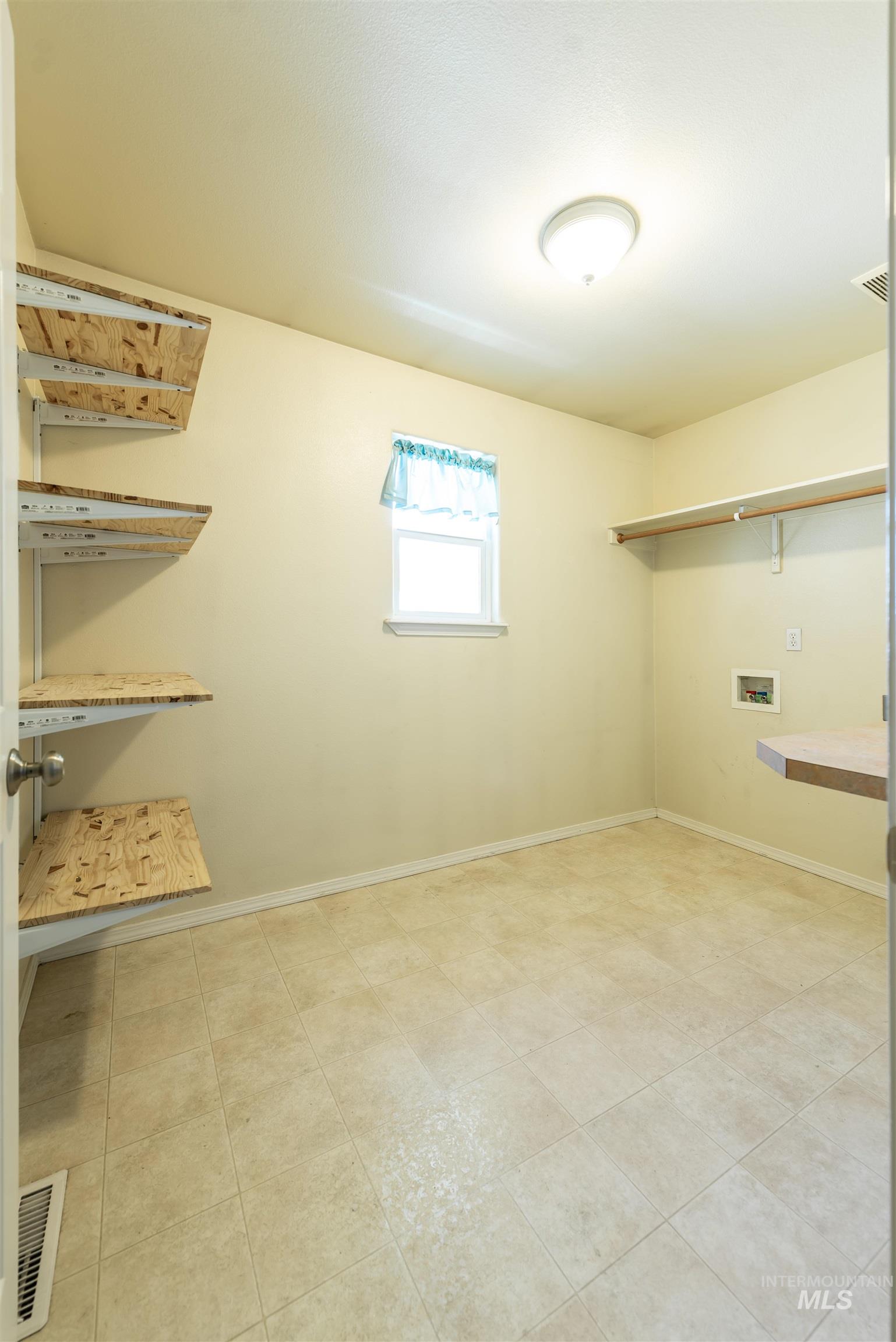 858 E Limestone St. Property Photo 31