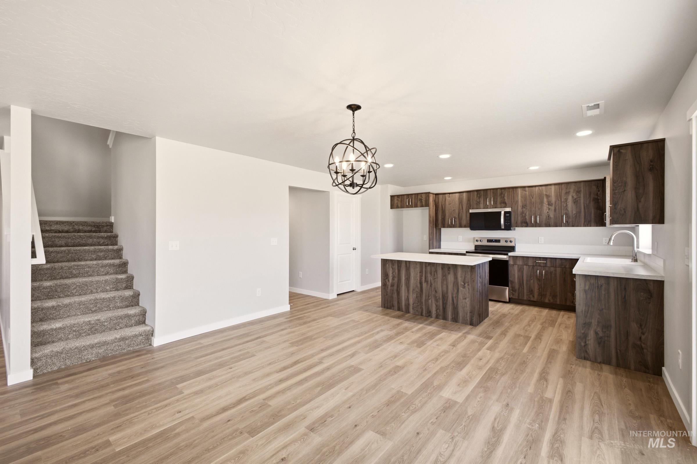 16883 Grain Bin Way Property Photo 6
