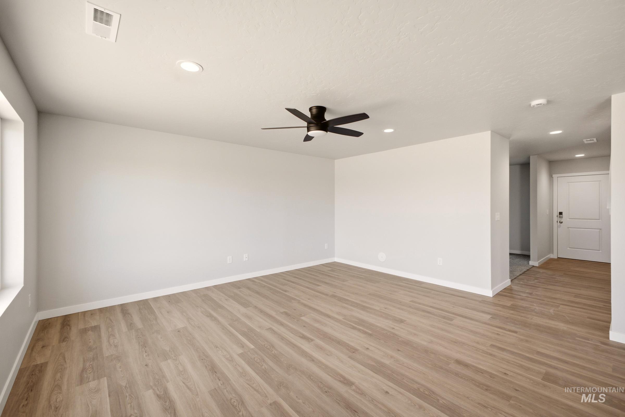 16883 Grain Bin Way Property Photo 8