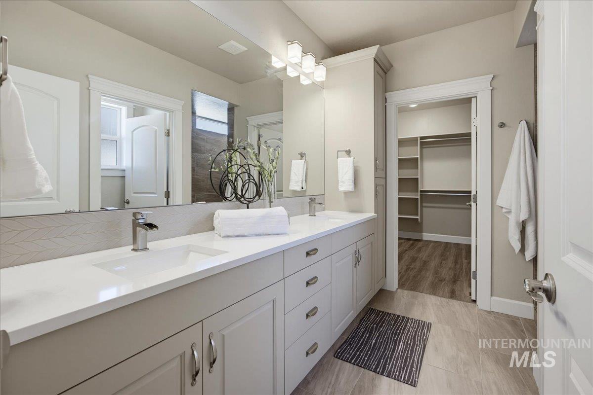 6624 S Jessenia Ave Property Photo 24