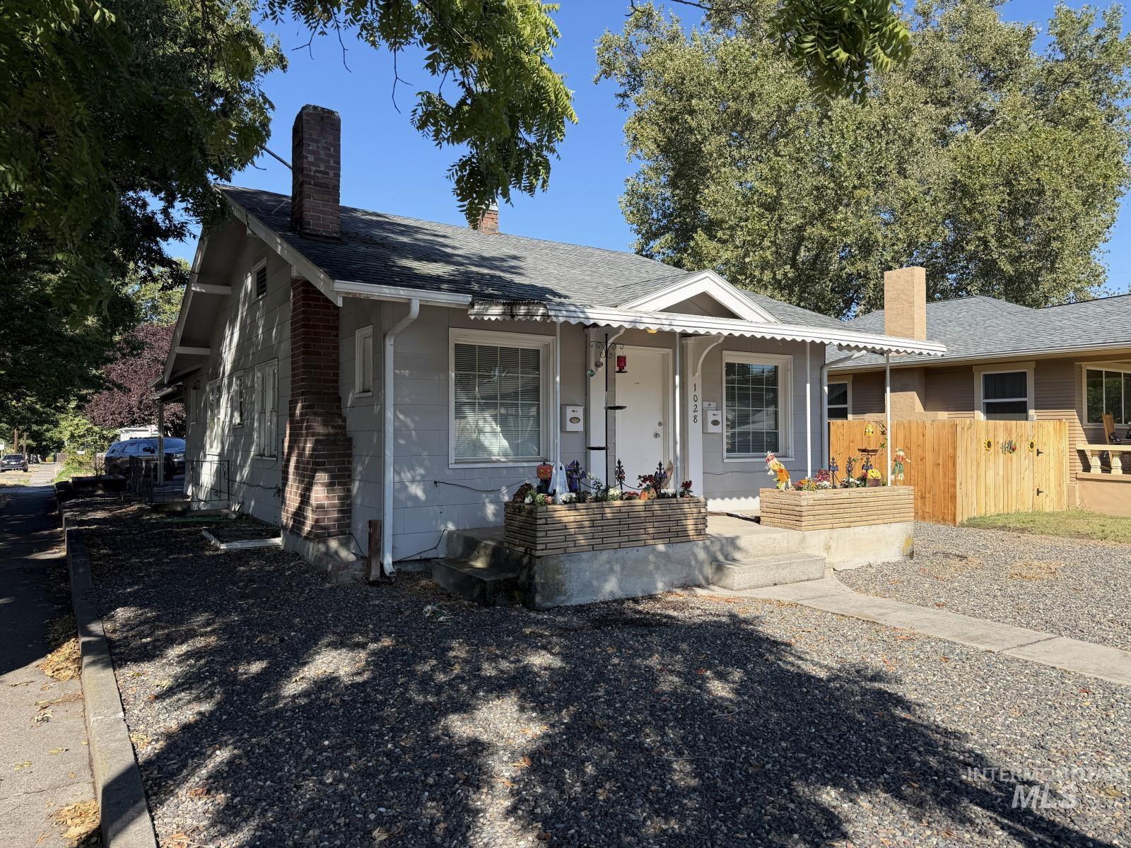 1028 8th Street Property Photo 2
