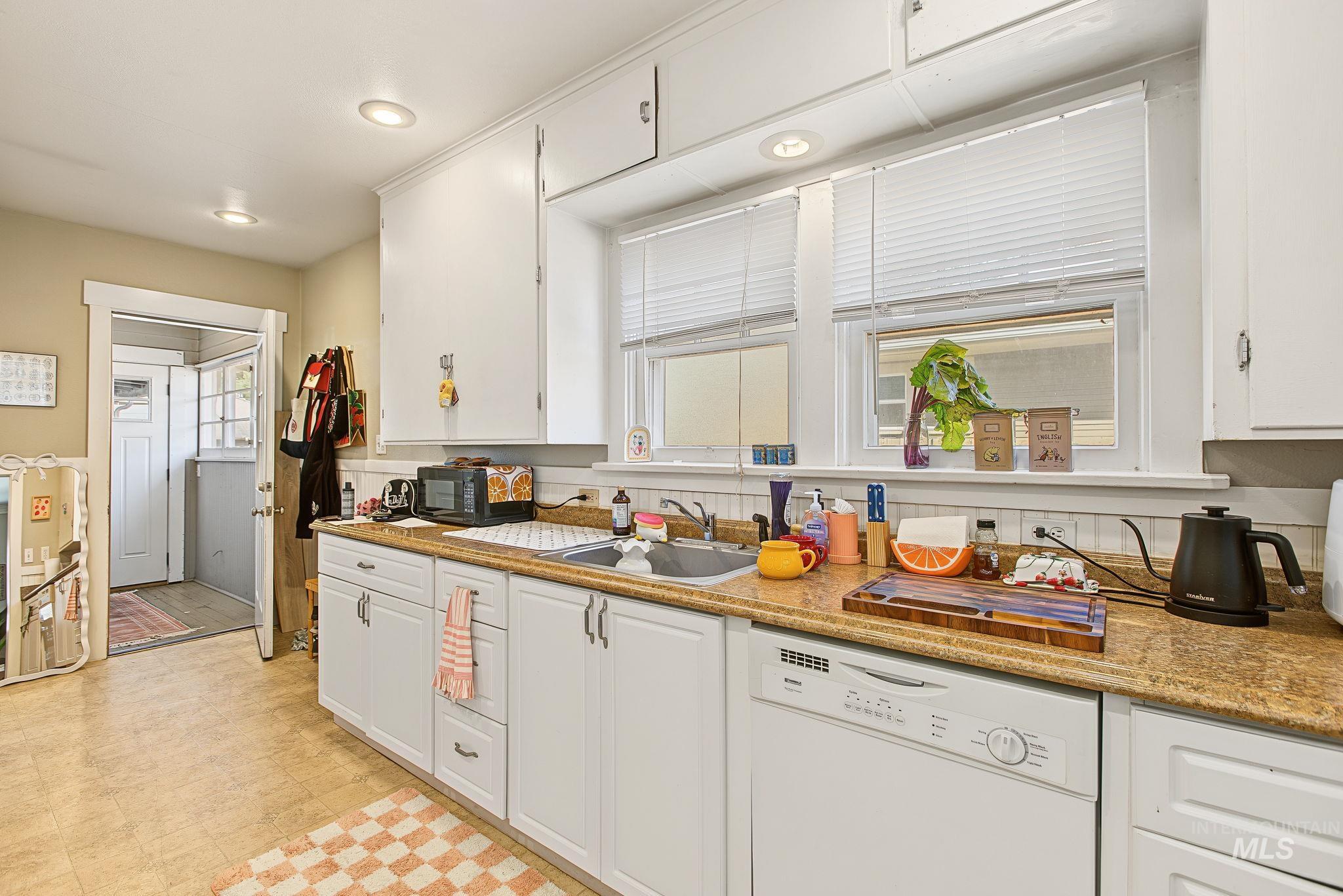 1028 8th Street Property Photo 6
