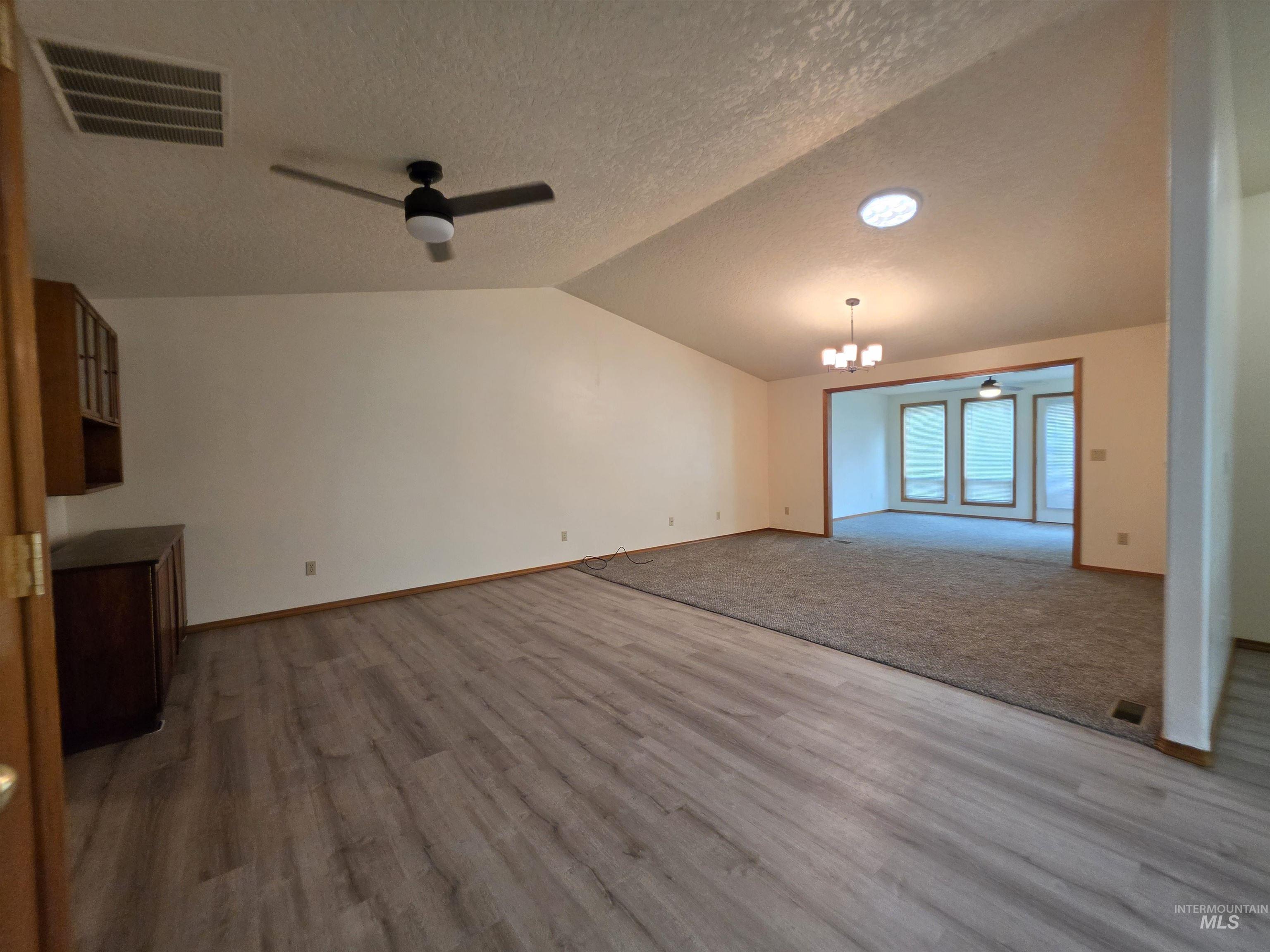 206 S Valley Dr. Property Photo 2