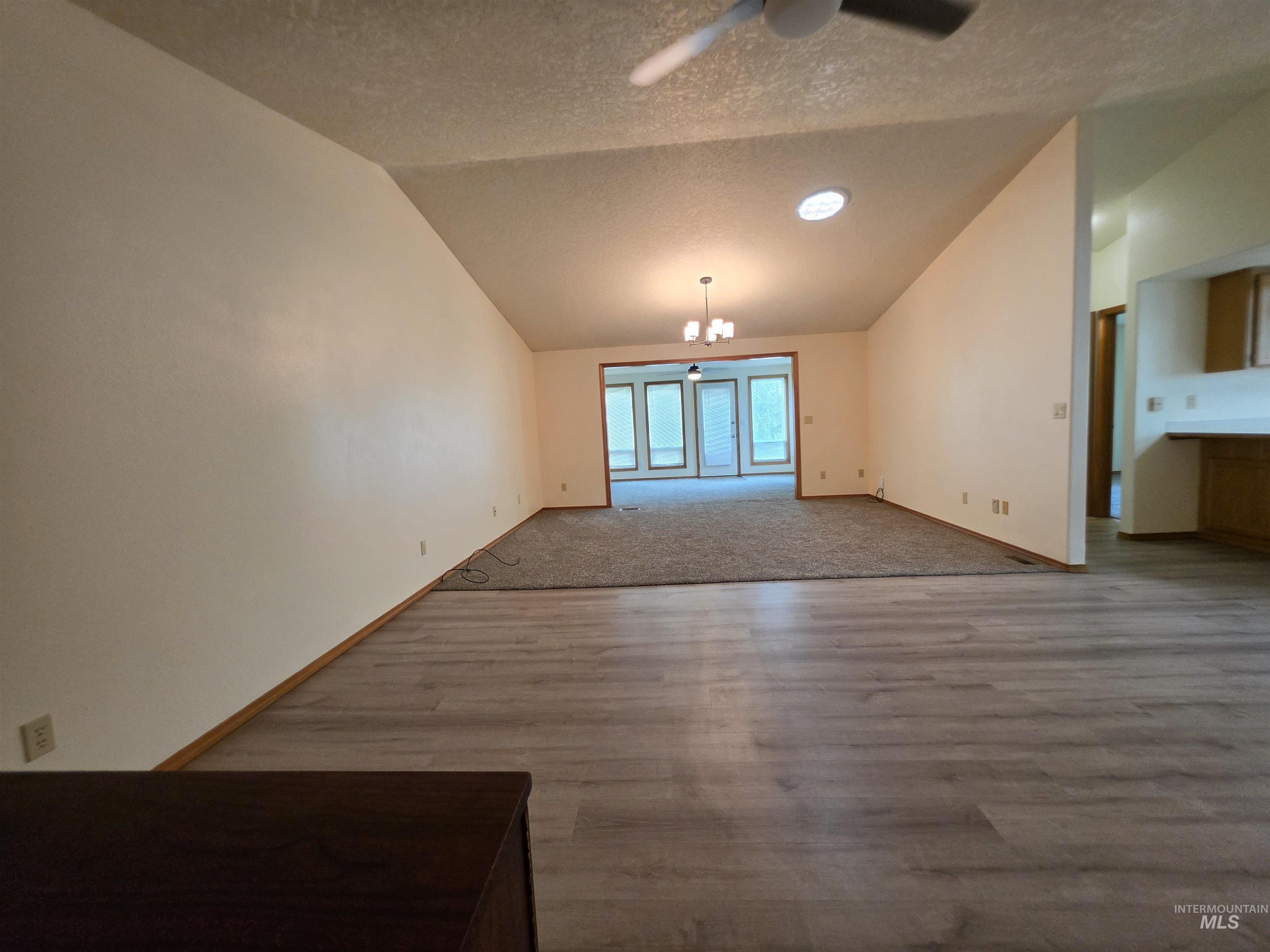206 S Valley Dr. Property Photo 3
