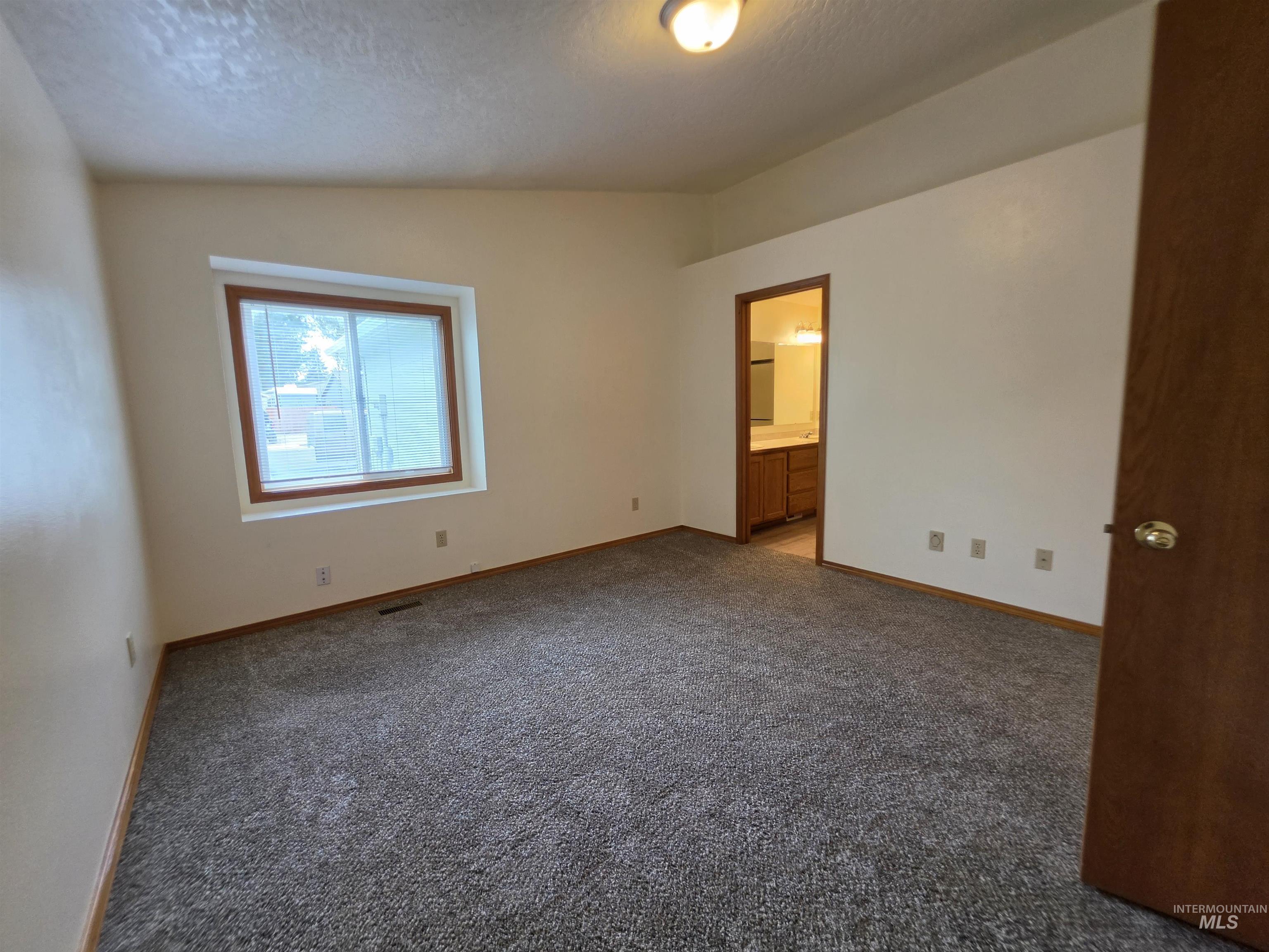 206 S Valley Dr. Property Photo 9