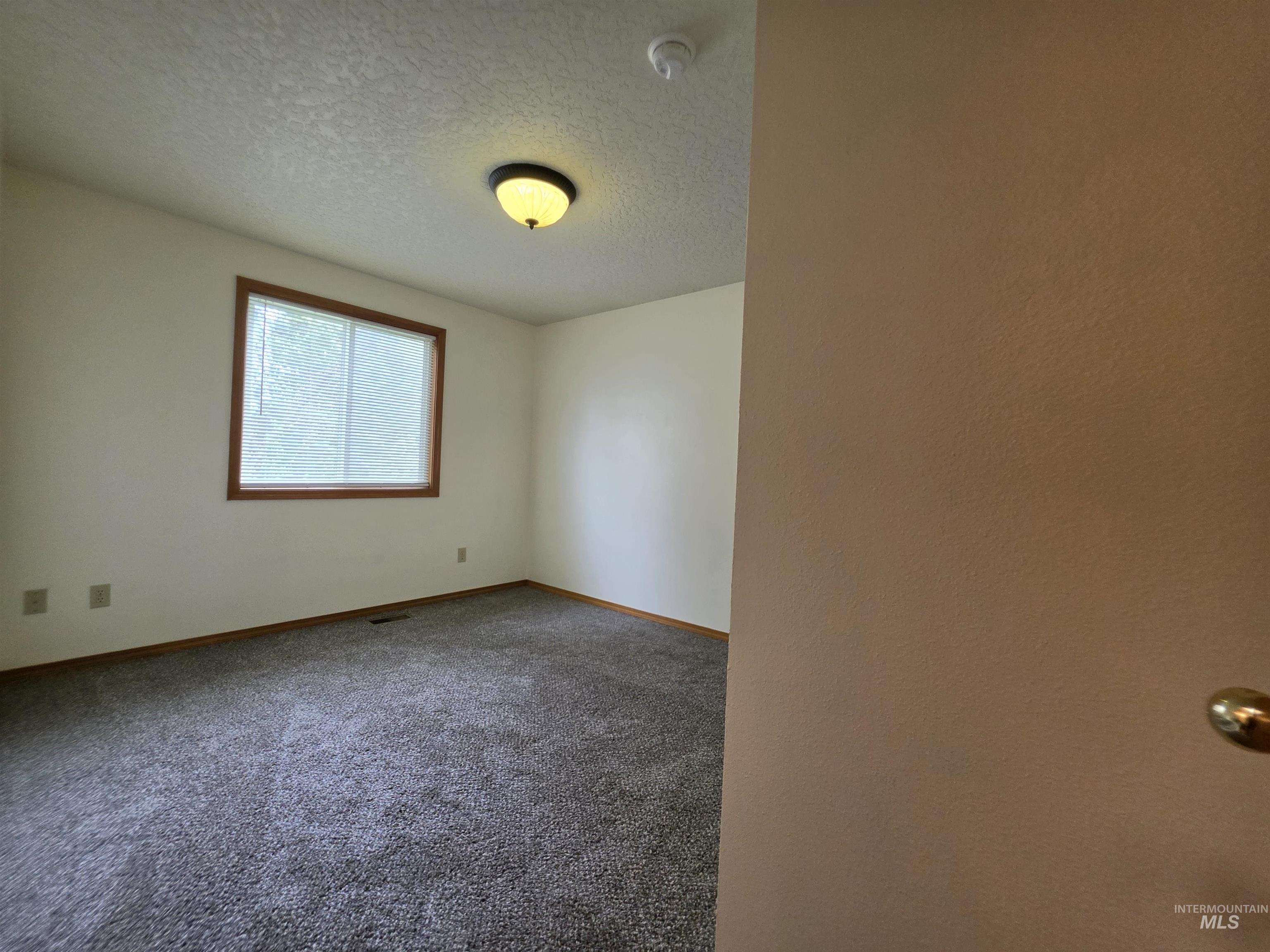 206 S Valley Dr. Property Photo 16