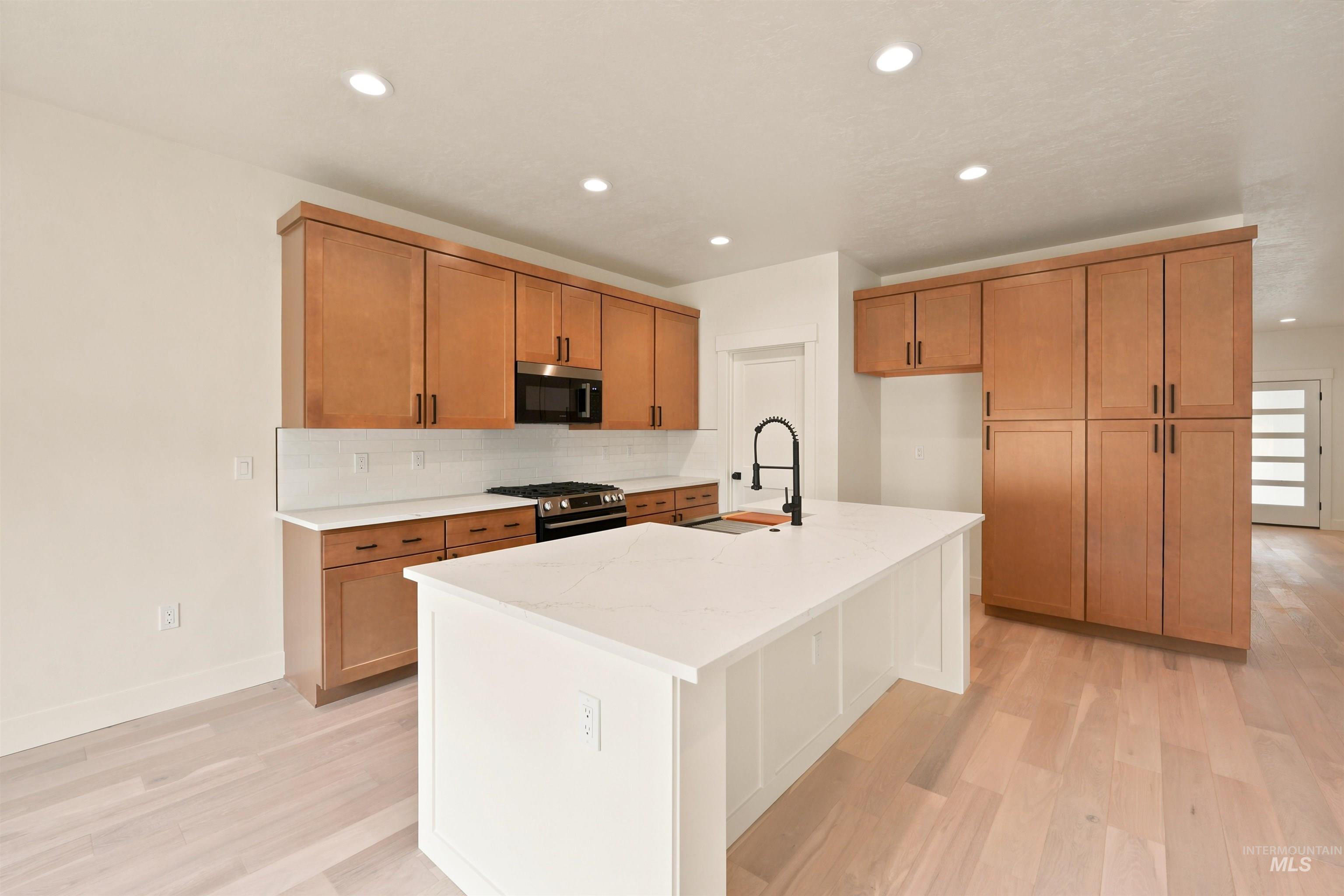 3683 S Kingsland Way Property Photo 13