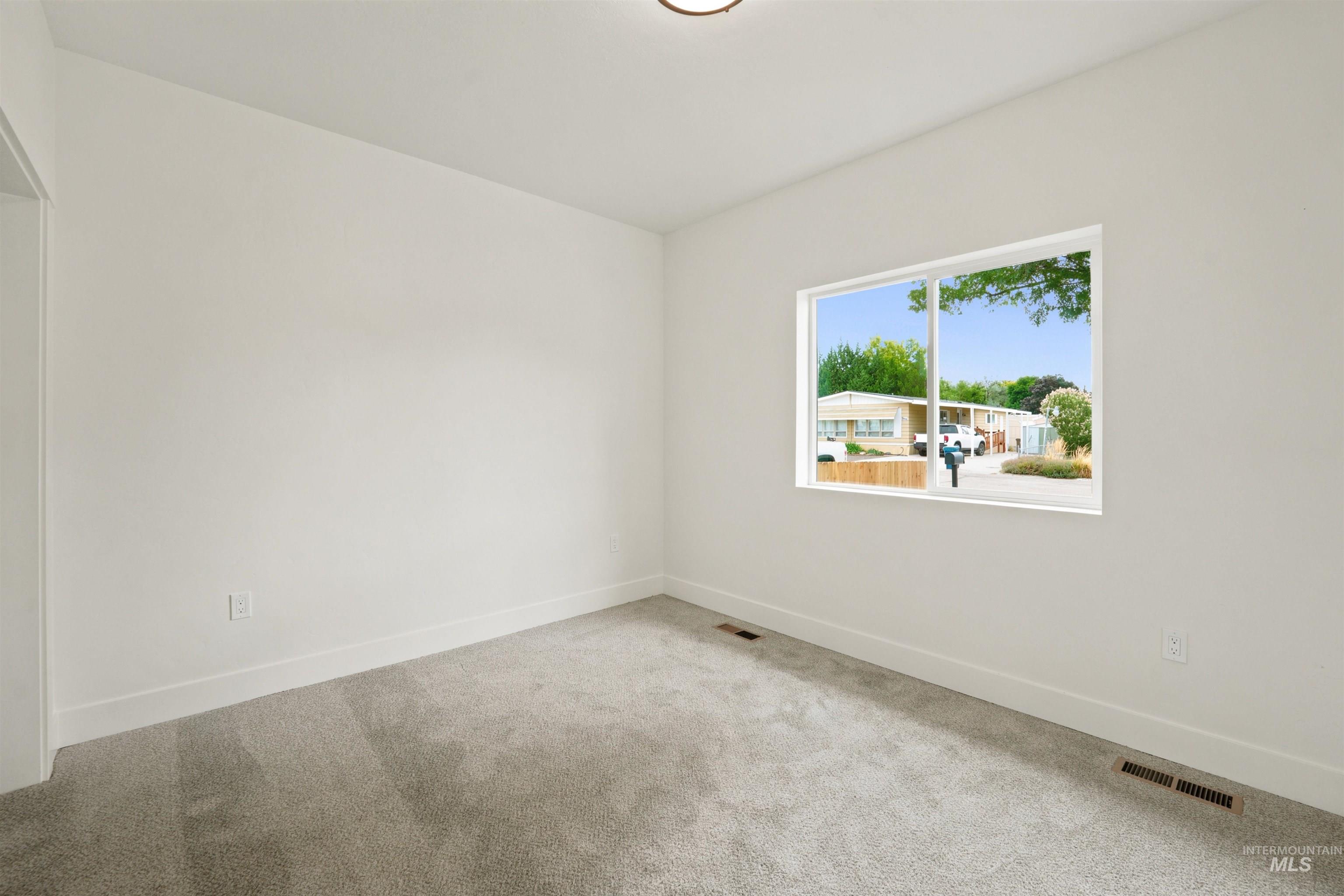 3683 S Kingsland Way Property Photo 16