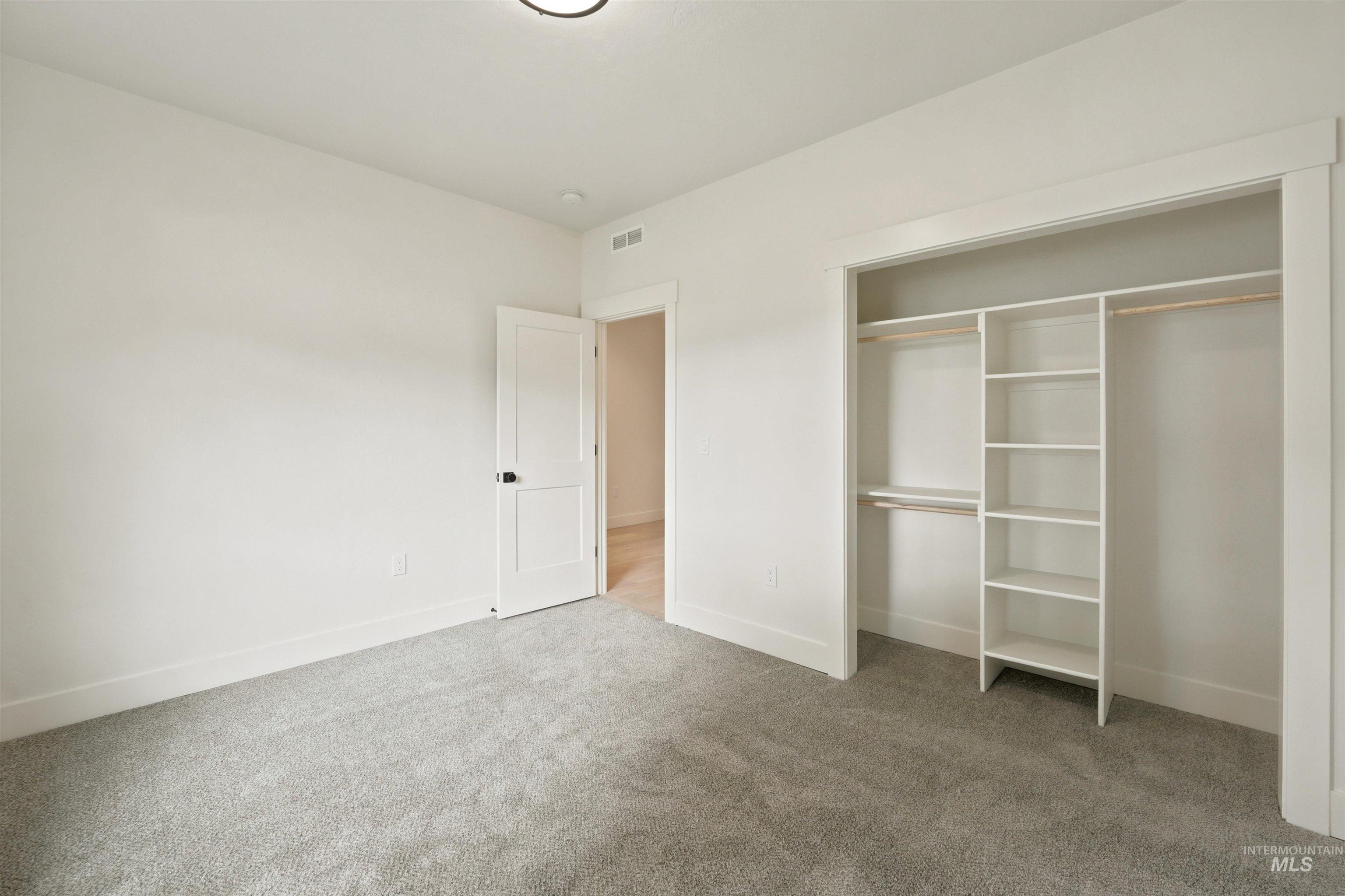 3683 S Kingsland Way Property Photo 17