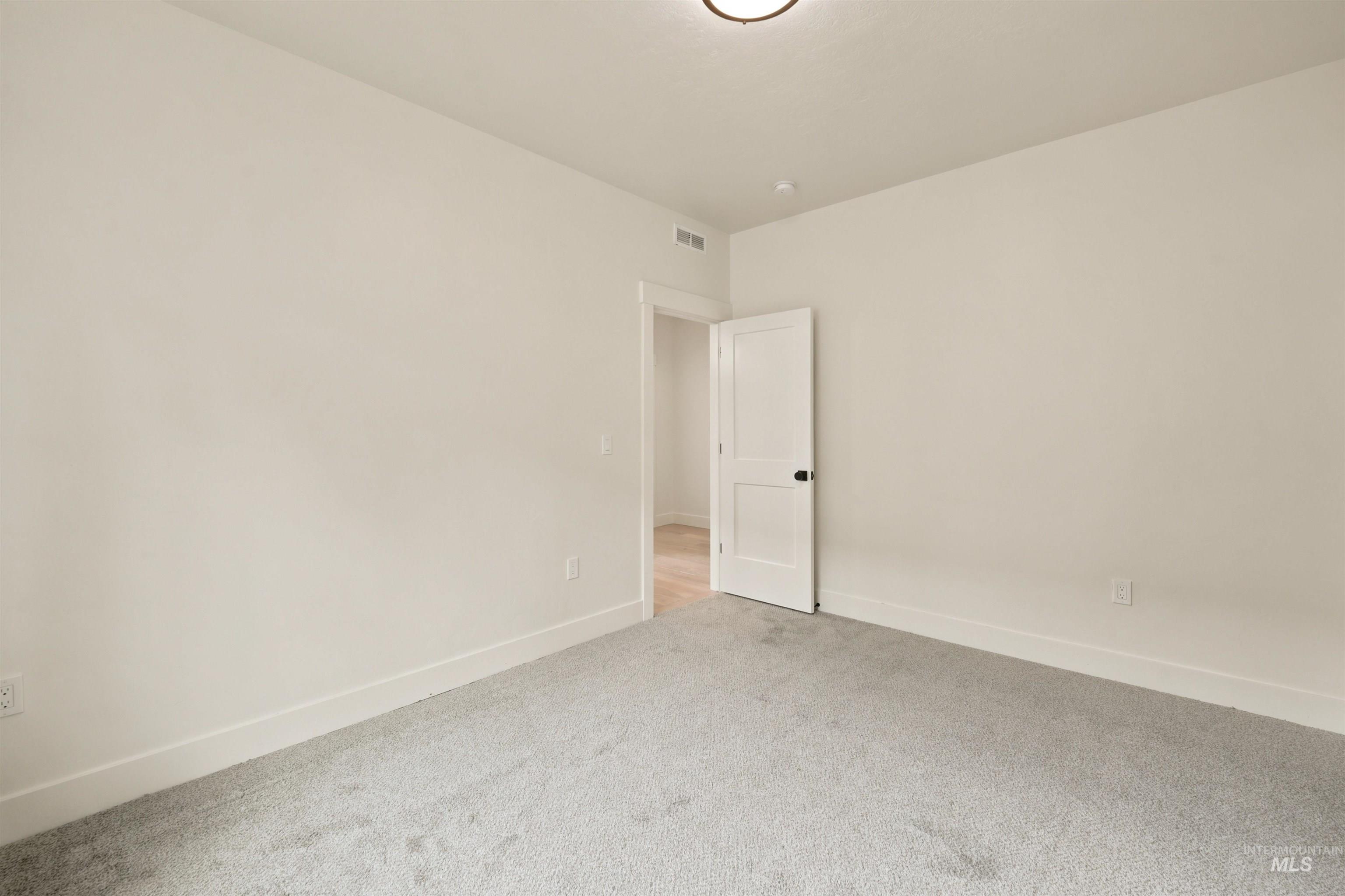 3683 S Kingsland Way Property Photo 20