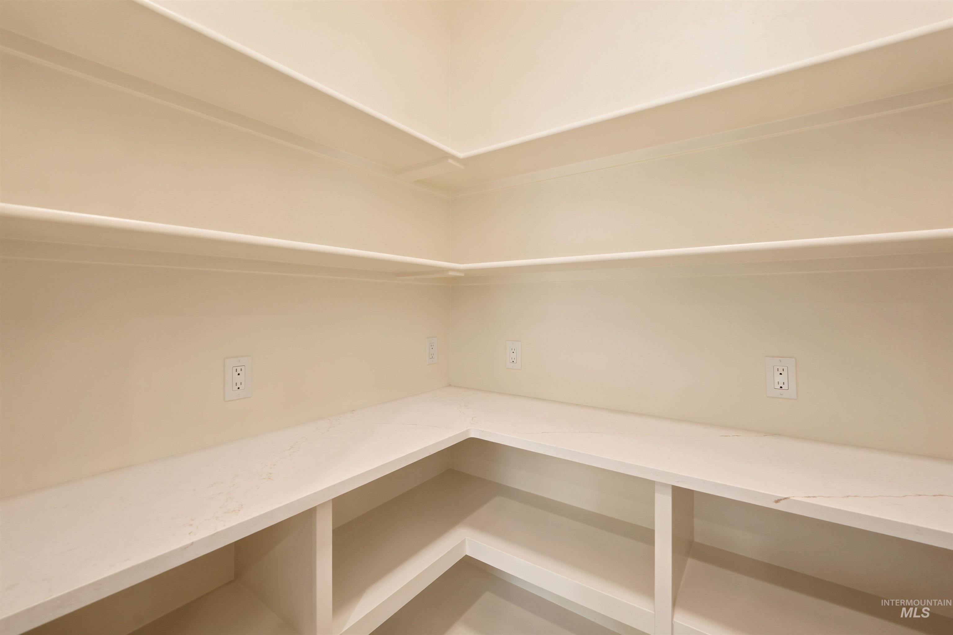 3683 S Kingsland Way Property Photo 21
