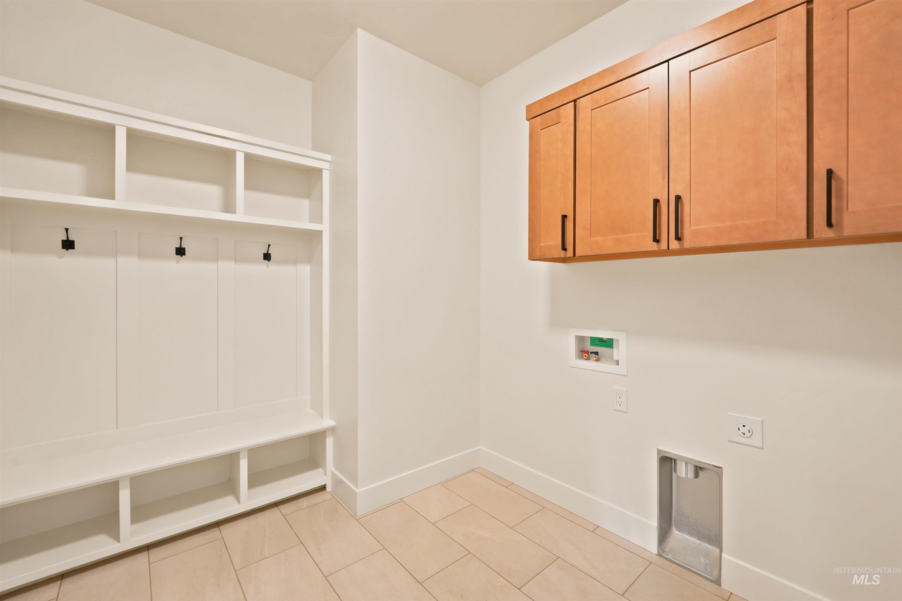 3683 S Kingsland Way Property Photo 28