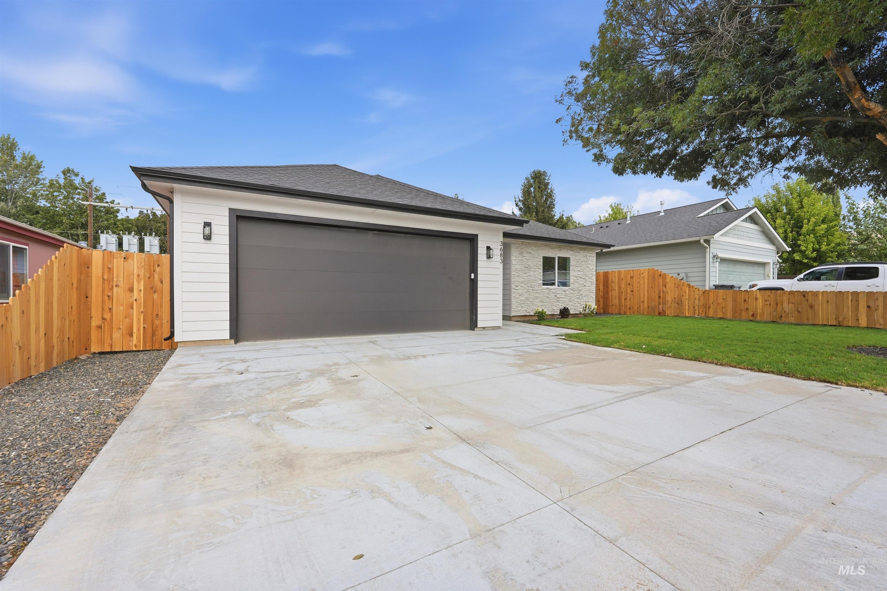 3683 S Kingsland Way Property Photo 31