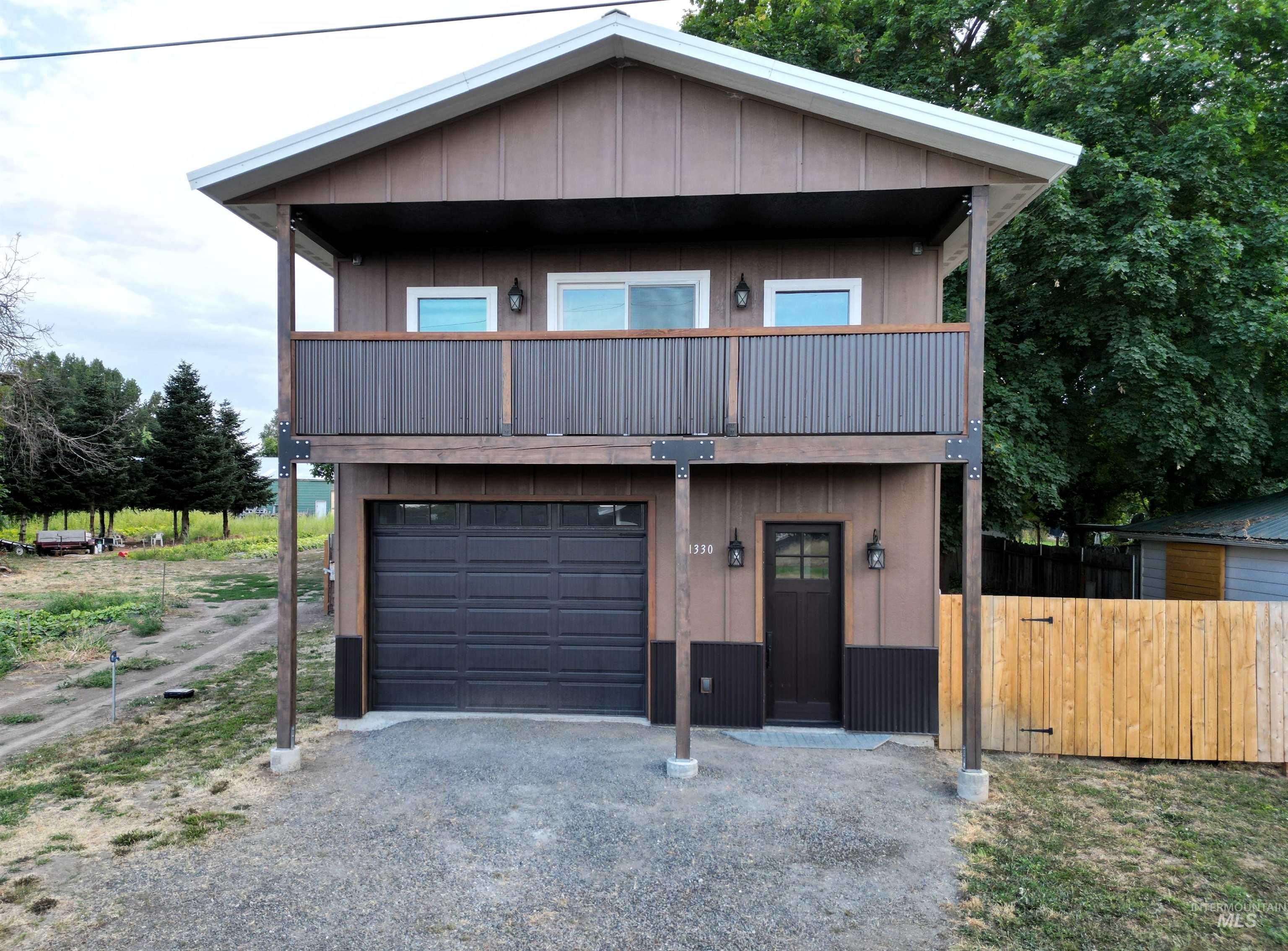 1330 Birch Ave Property Photo 1