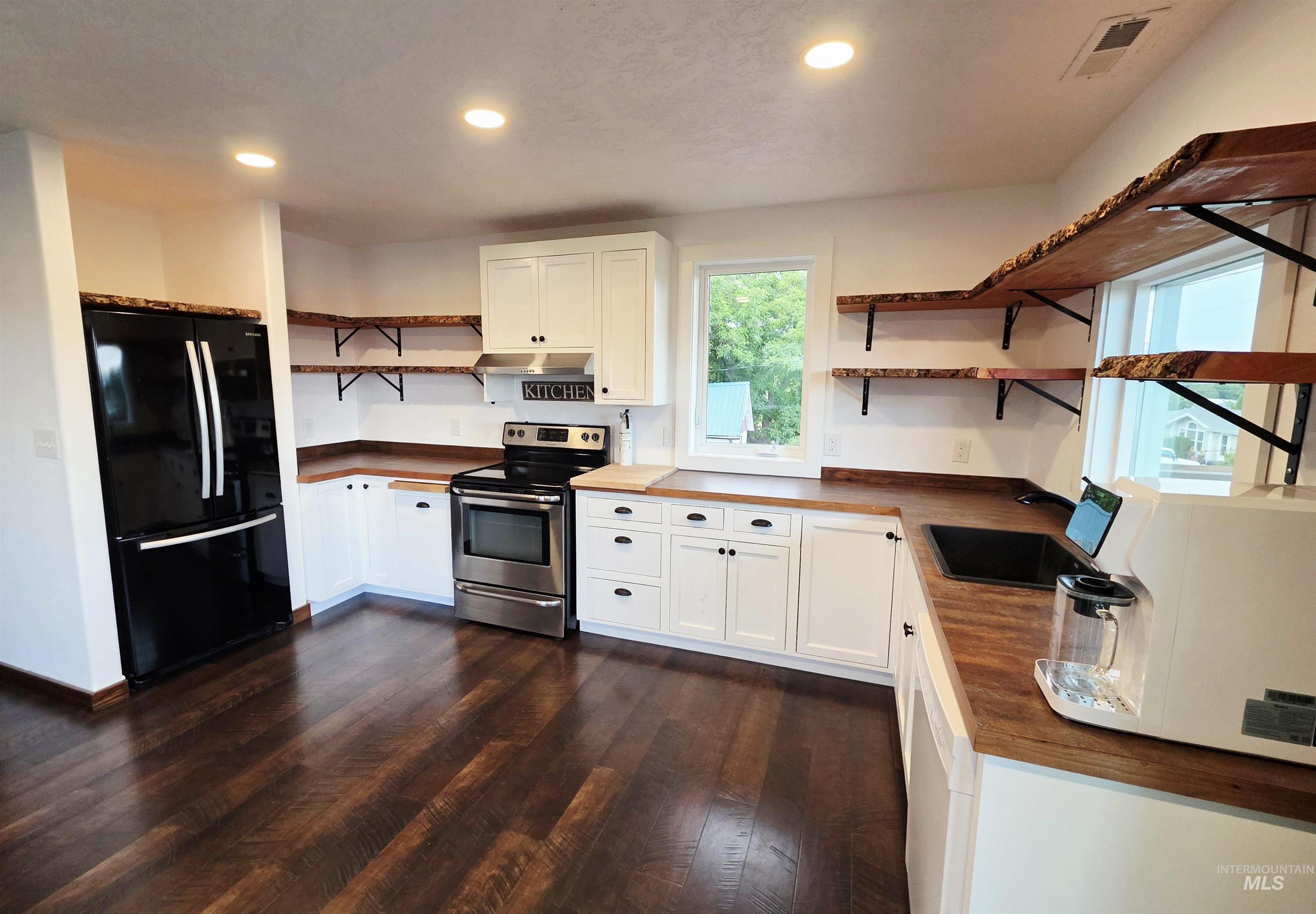 1330 Birch Ave Property Photo 2