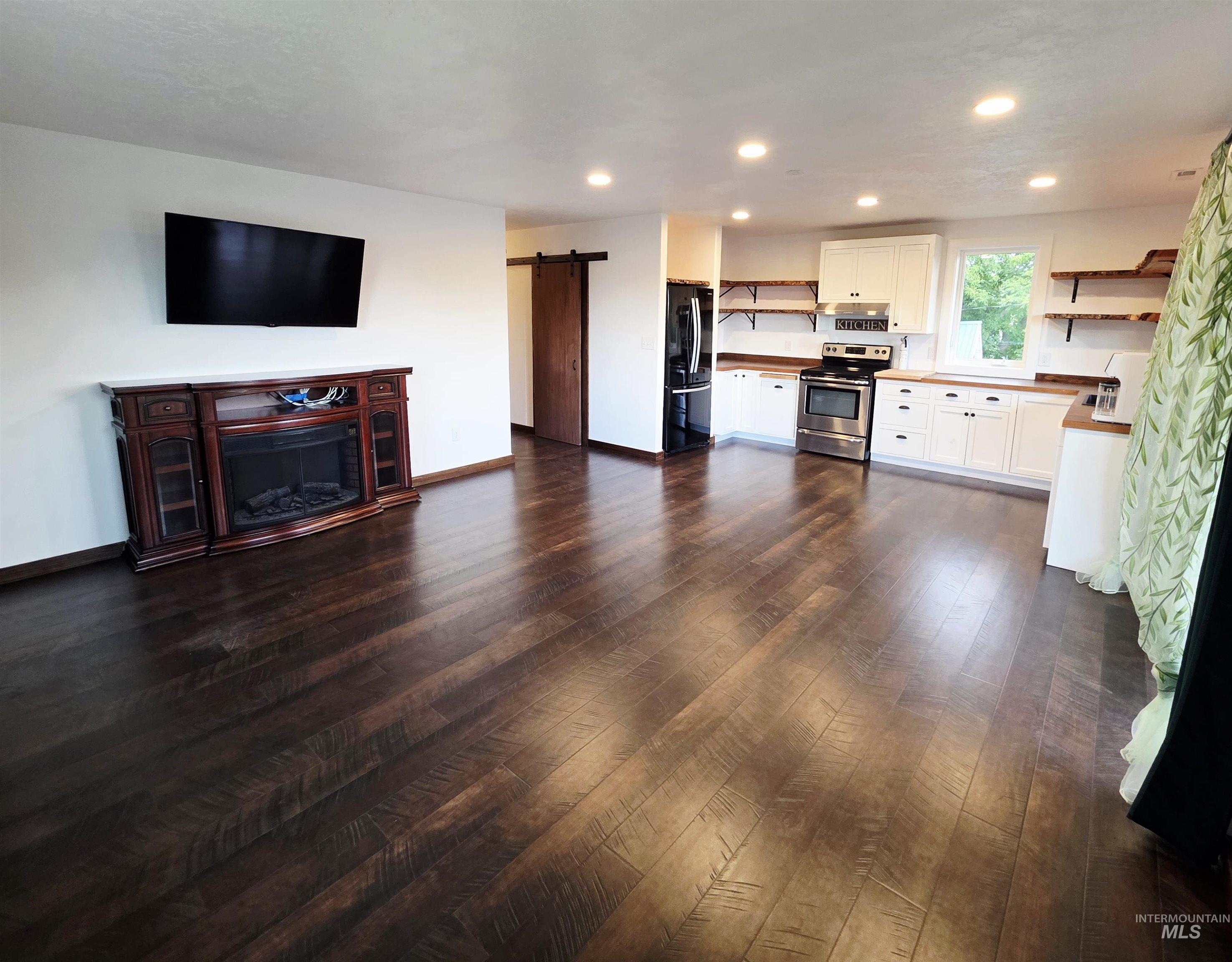 1330 Birch Ave Property Photo 3