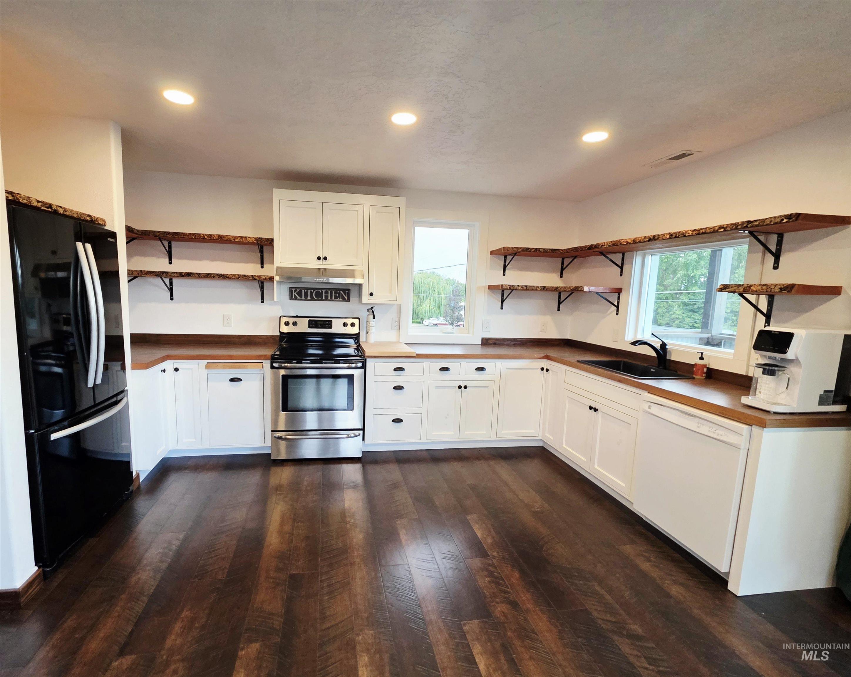 1330 Birch Ave Property Photo 4