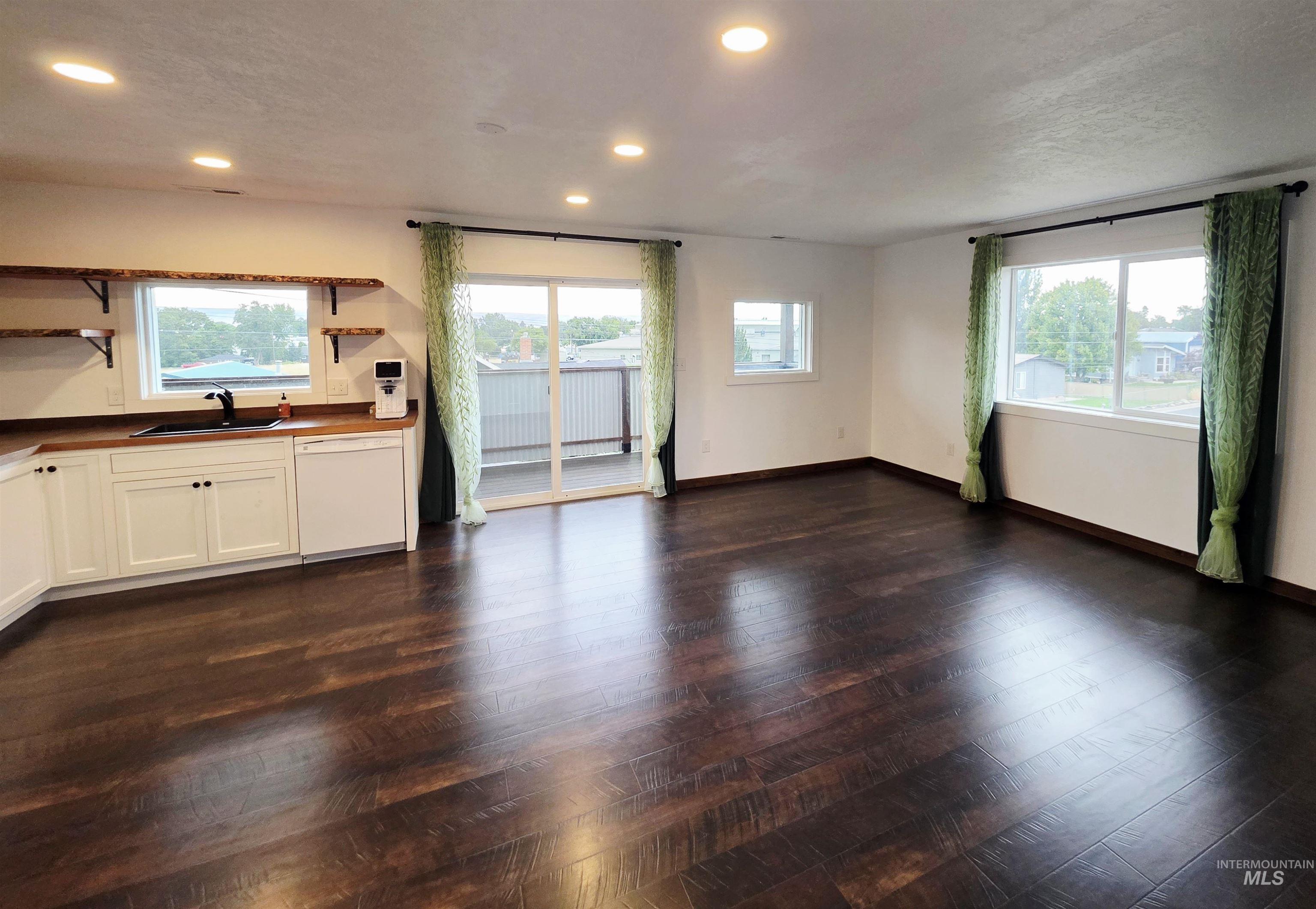 1330 Birch Ave Property Photo 5