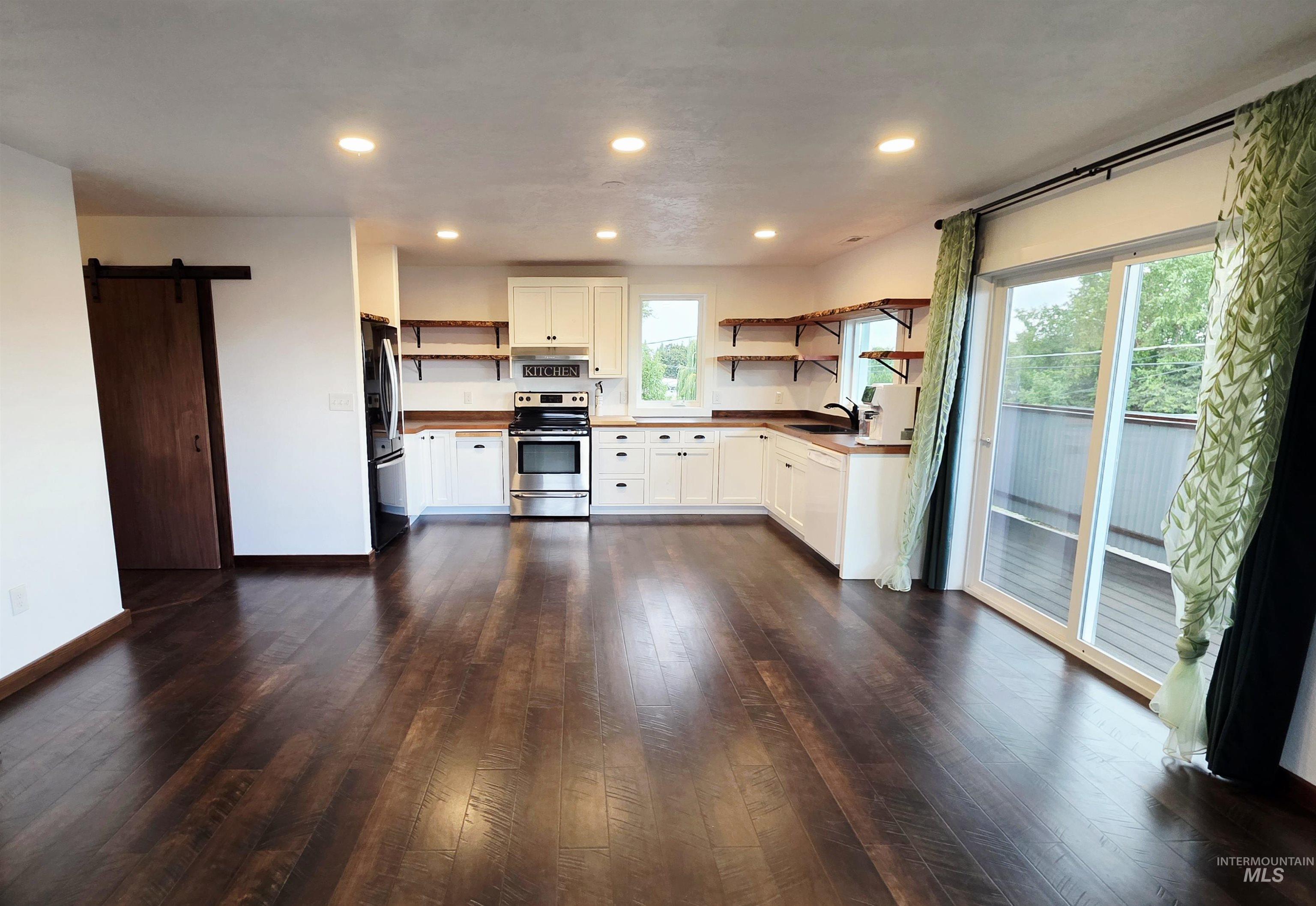 1330 Birch Ave Property Photo 6