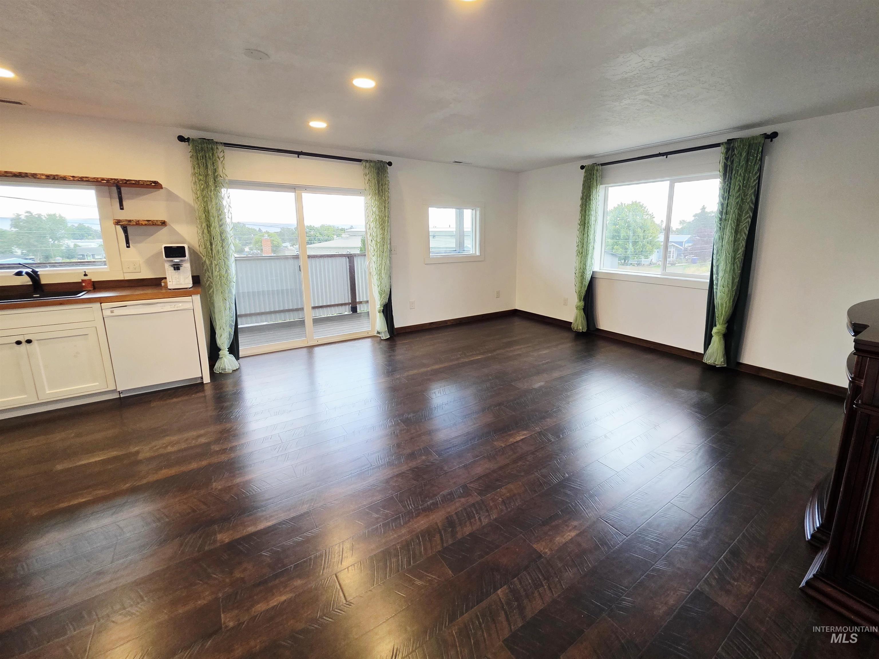 1330 Birch Ave Property Photo 8