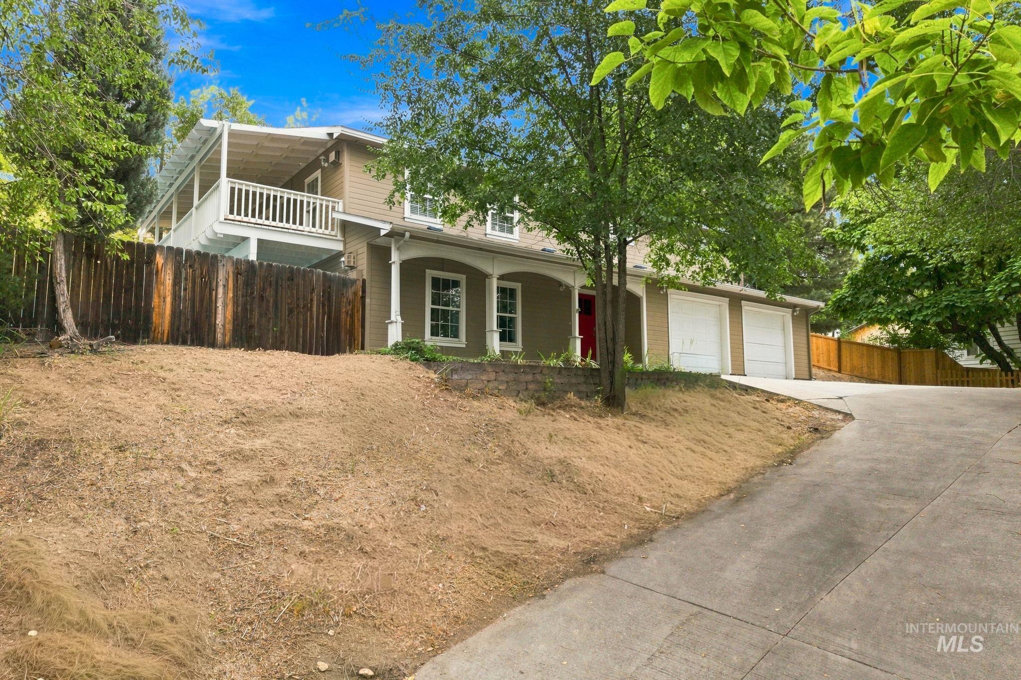 2442 W Hill Rd Property Photo 2