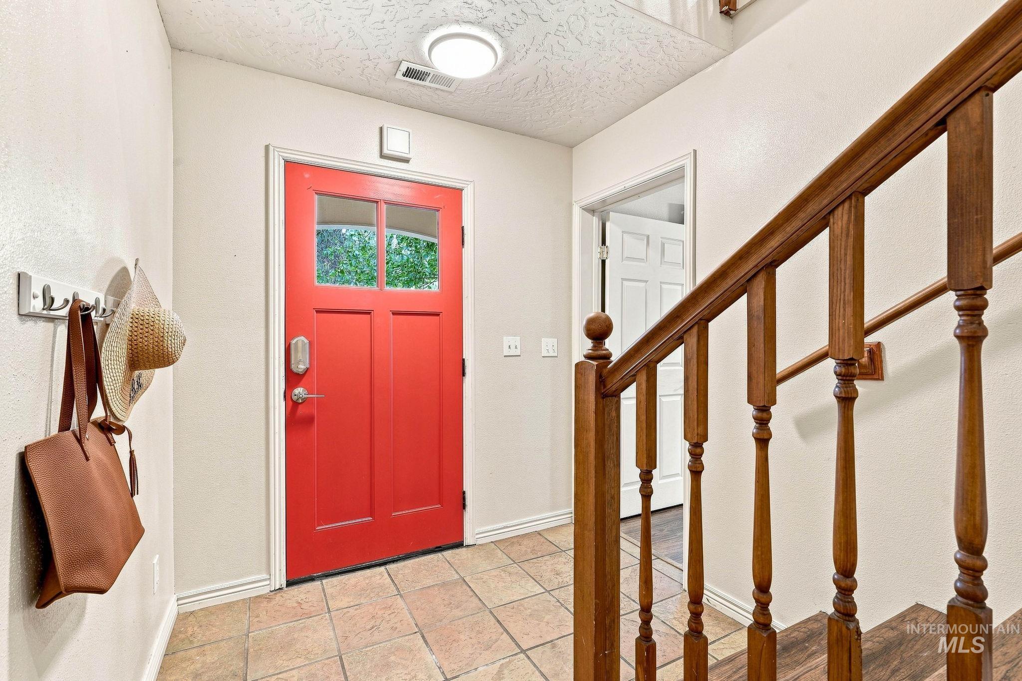 2442 W Hill Rd Property Photo 3