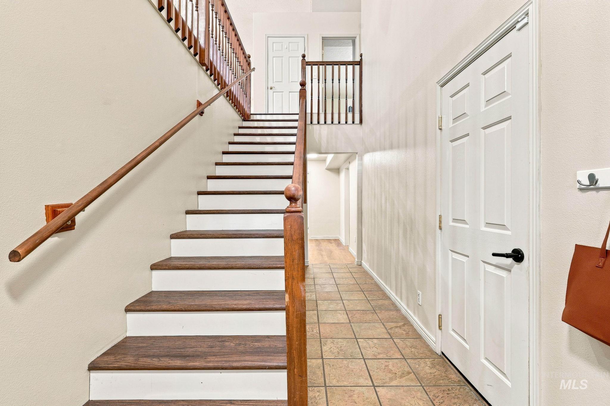 2442 W Hill Rd Property Photo 4