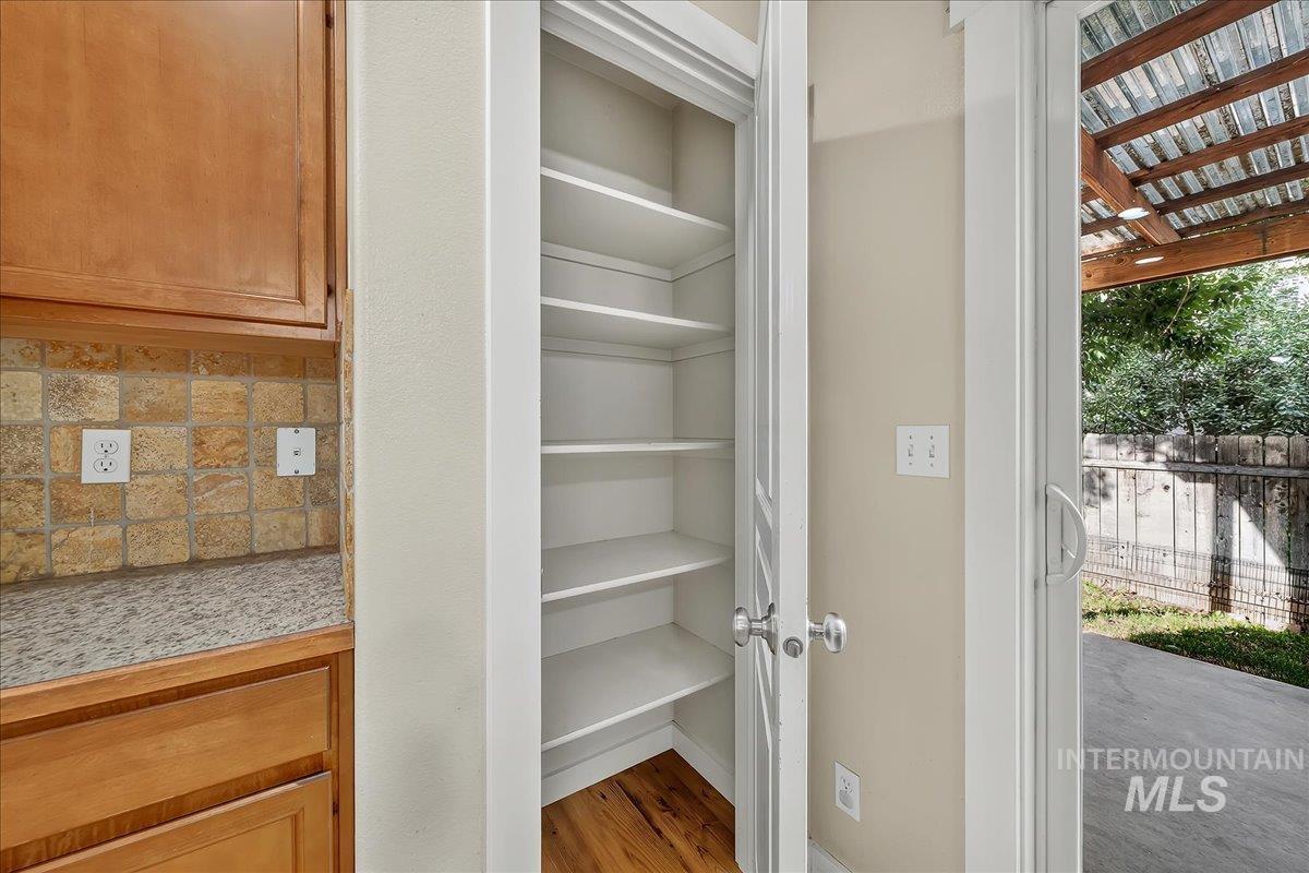 6579 S Warwickshire Ave Property Photo 8