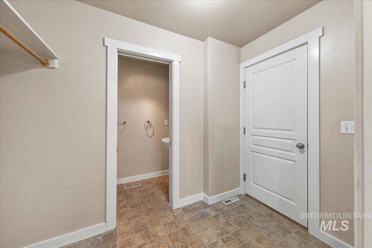 6579 S Warwickshire Ave Property Photo 16