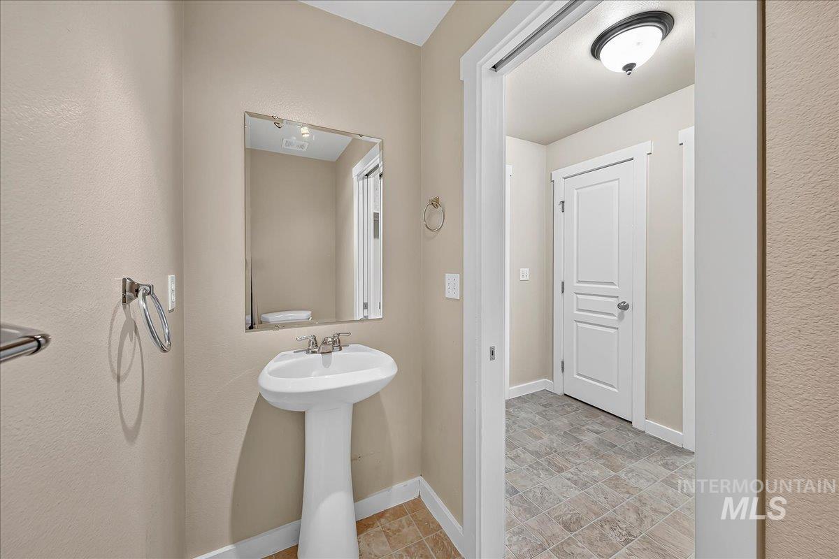 6579 S Warwickshire Ave Property Photo 19