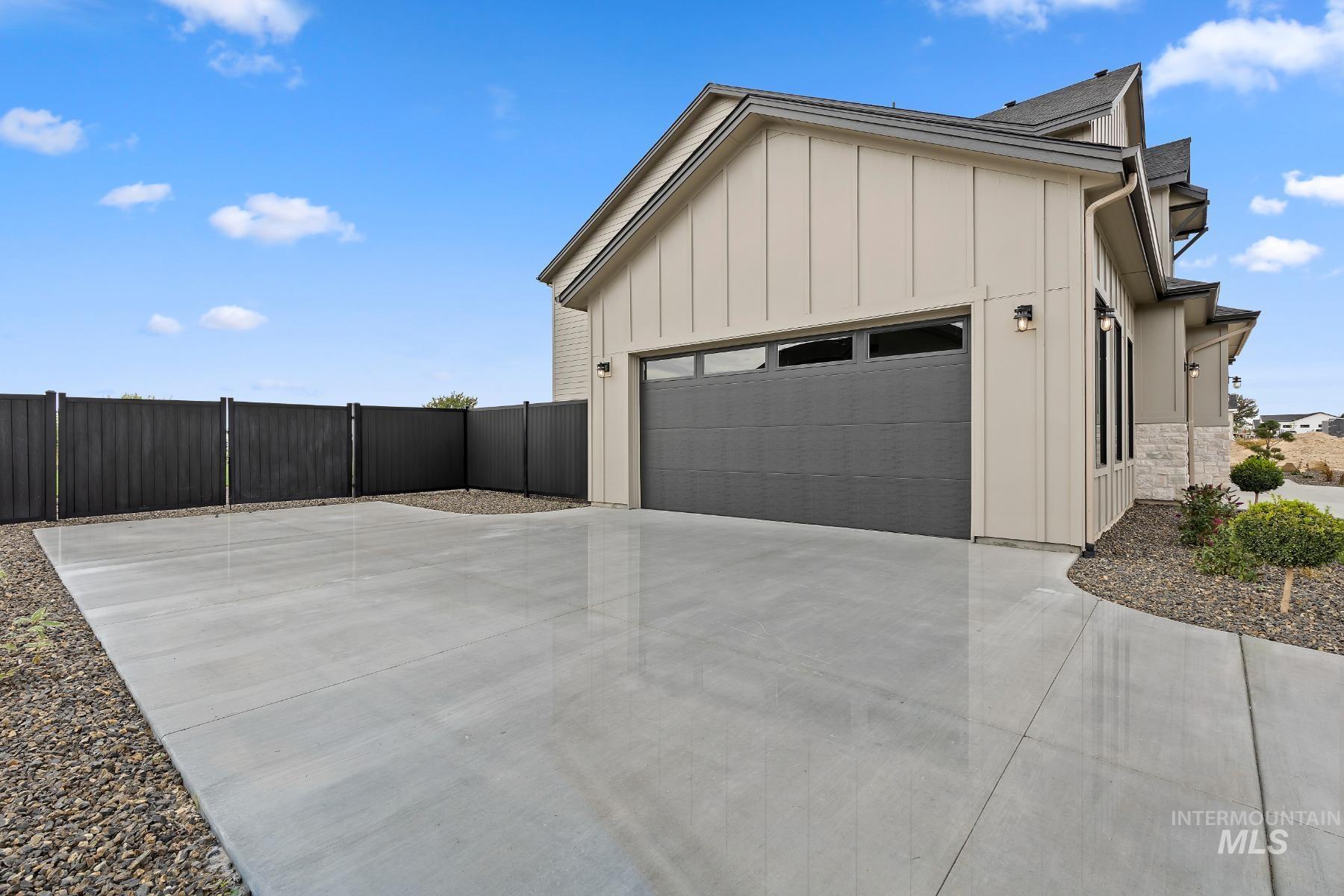 7715 W Flathead Lake St Property Photo 5