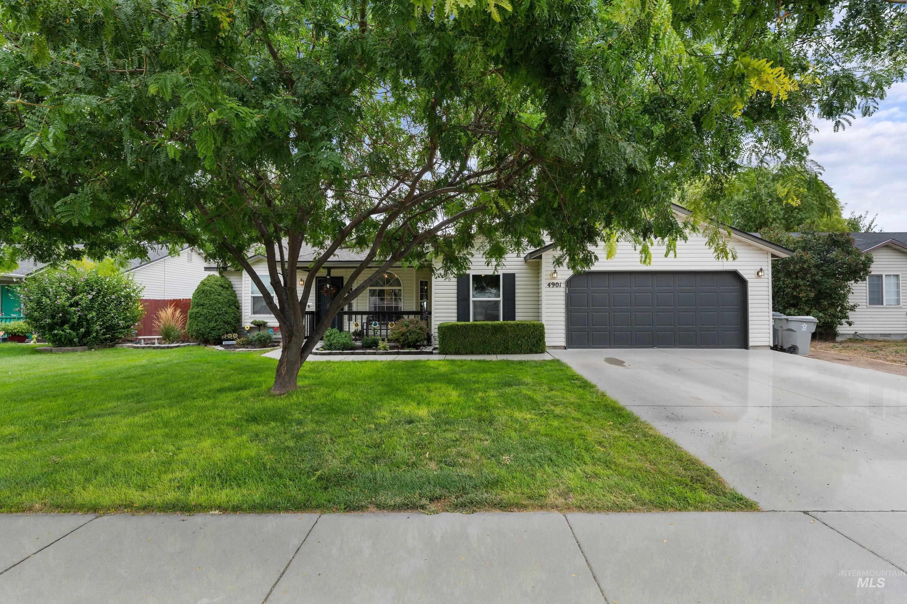 4901 Oxbow Ave Property Photo 2