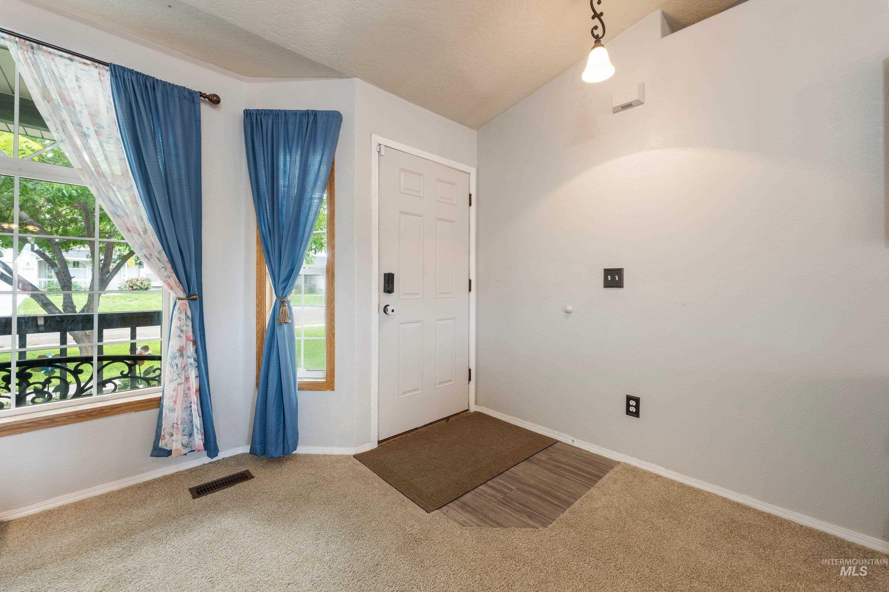 4901 Oxbow Ave Property Photo 5