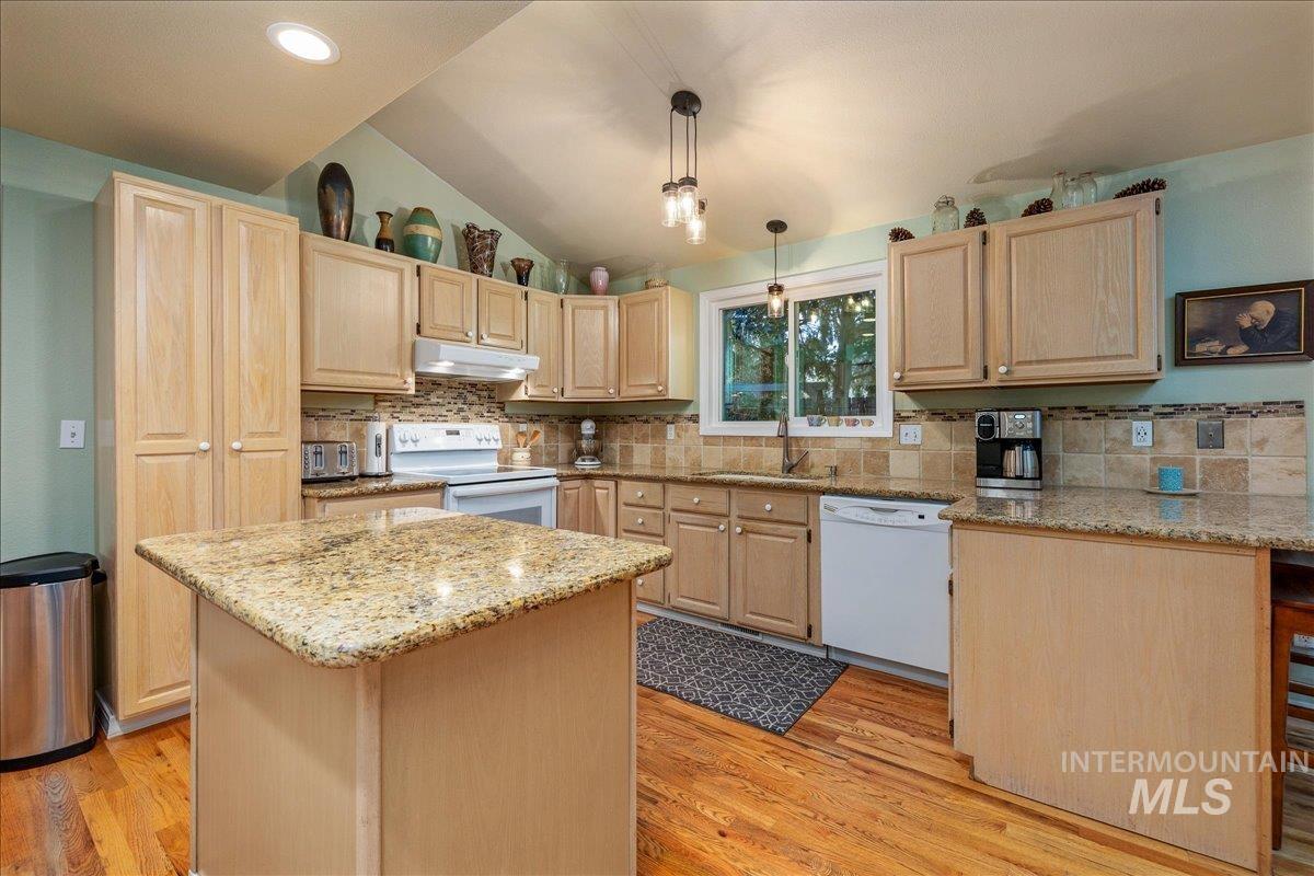 2887 S Snowflake Dr Property Photo 2