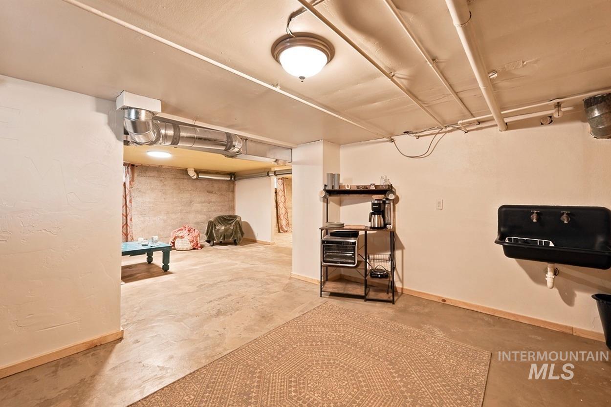 418 E Ave B Property Photo 16
