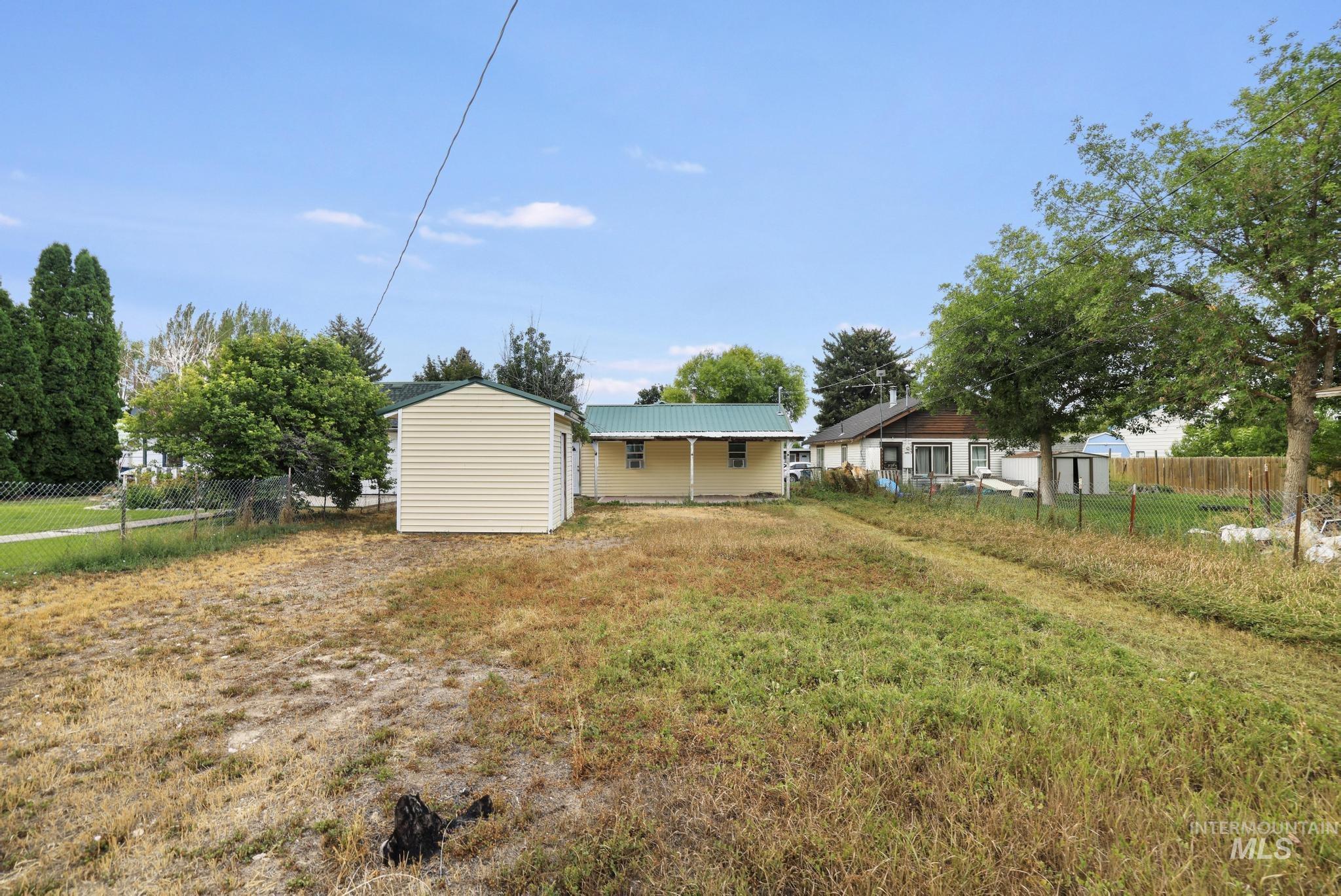 230 2nd St Property Photo 12