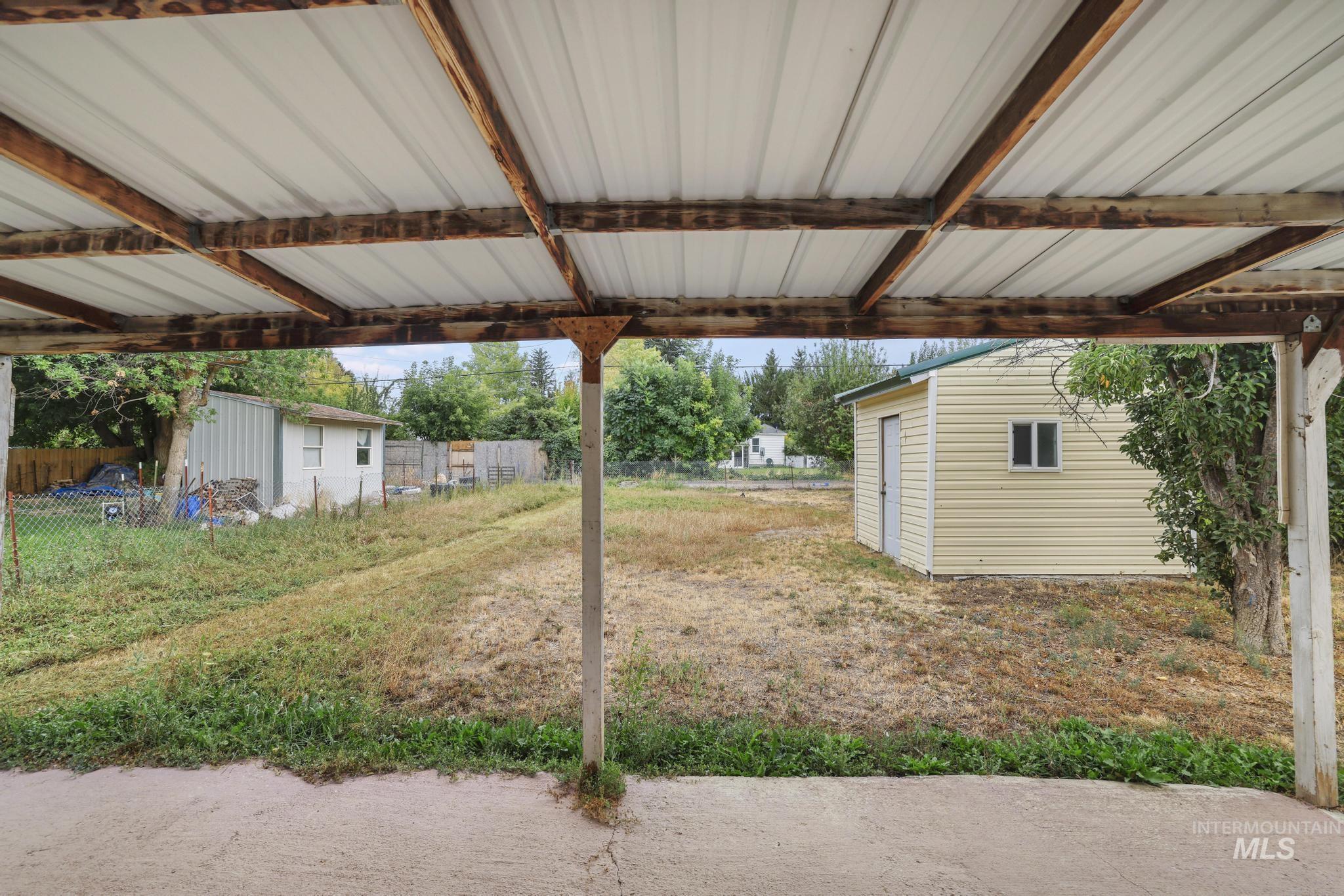 230 2nd St Property Photo 14